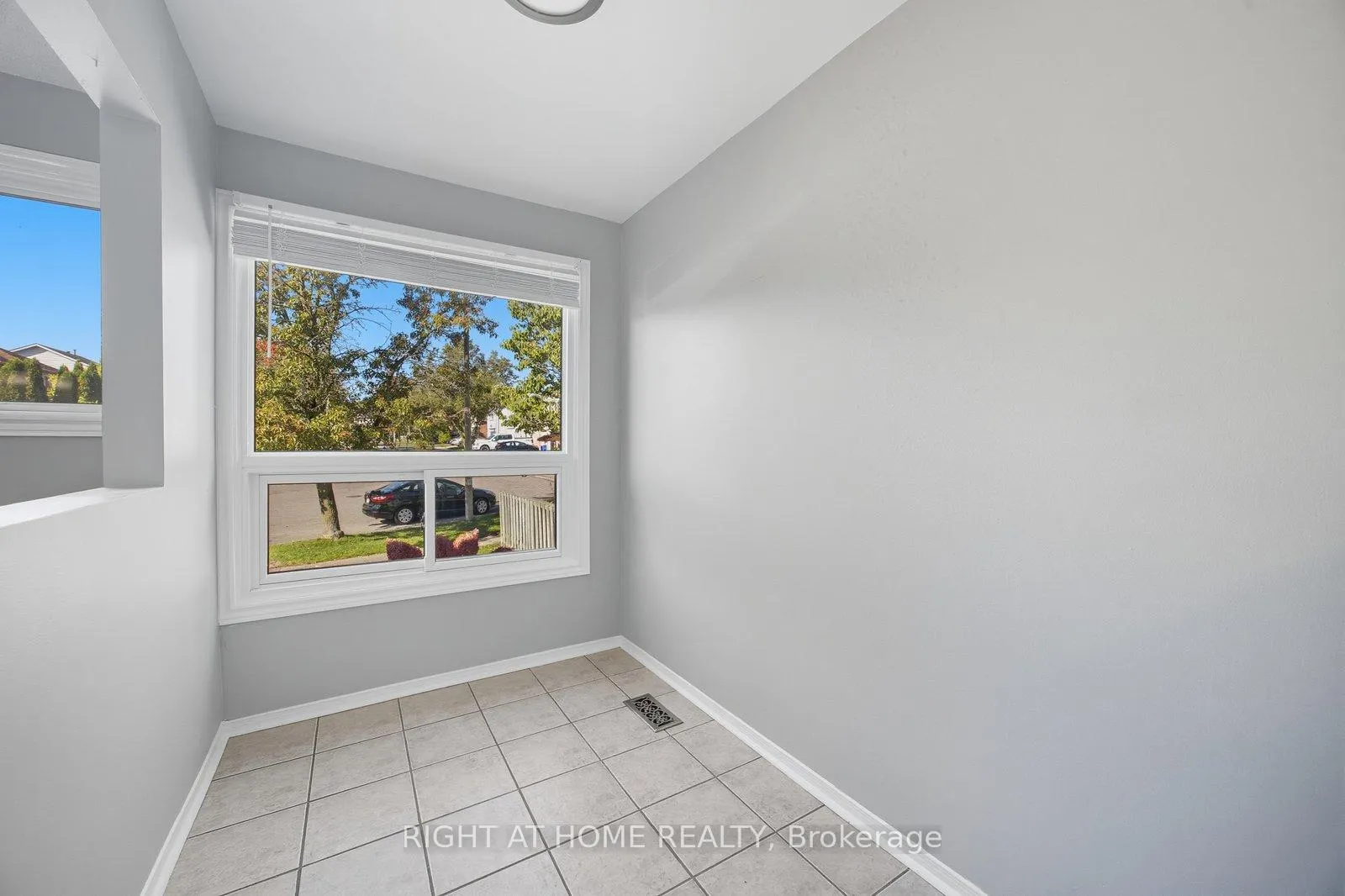 Photo 18 of 15 Glanville Crescent, Clarington, Bowmanville — HOMEH