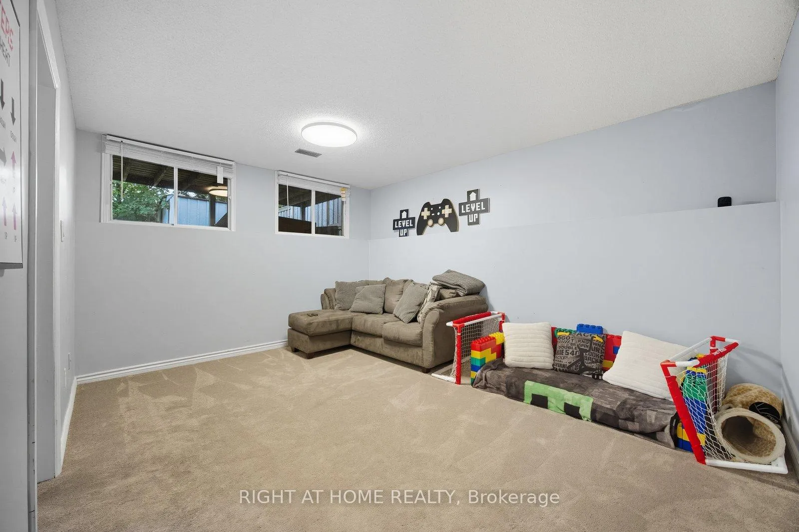 Photo 24 of 15 Glanville Crescent, Clarington, Bowmanville — HOMEH