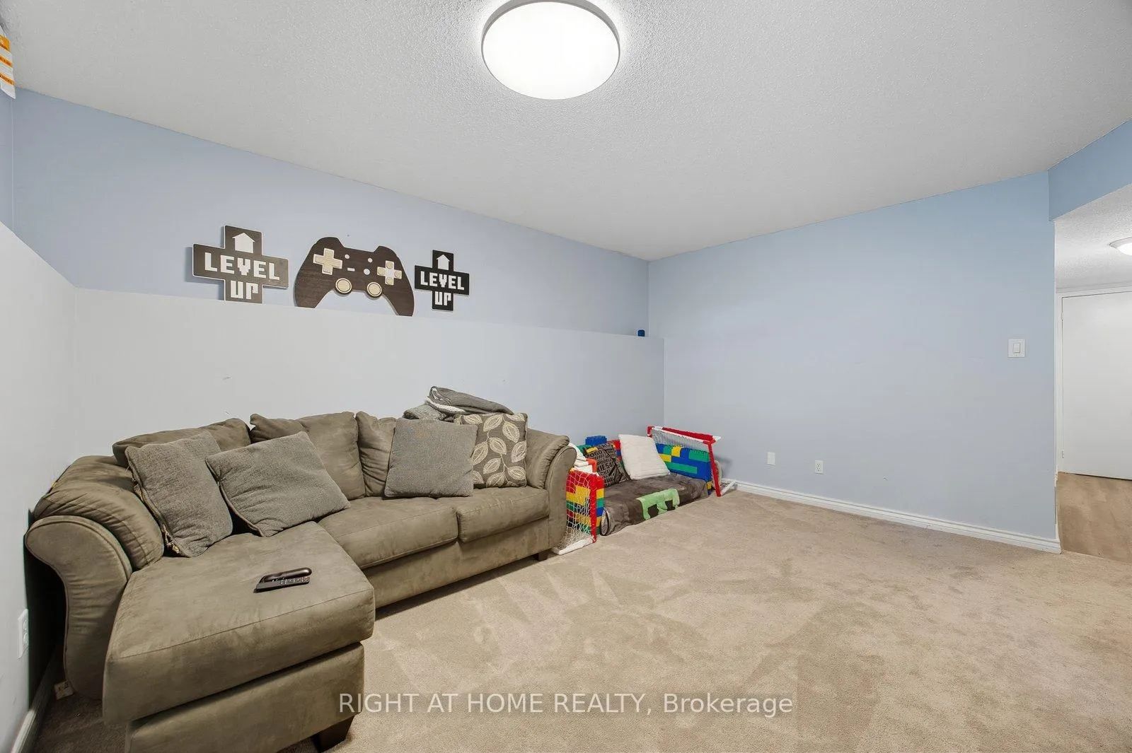 Photo 25 of 15 Glanville Crescent, Clarington, Bowmanville — HOMEH