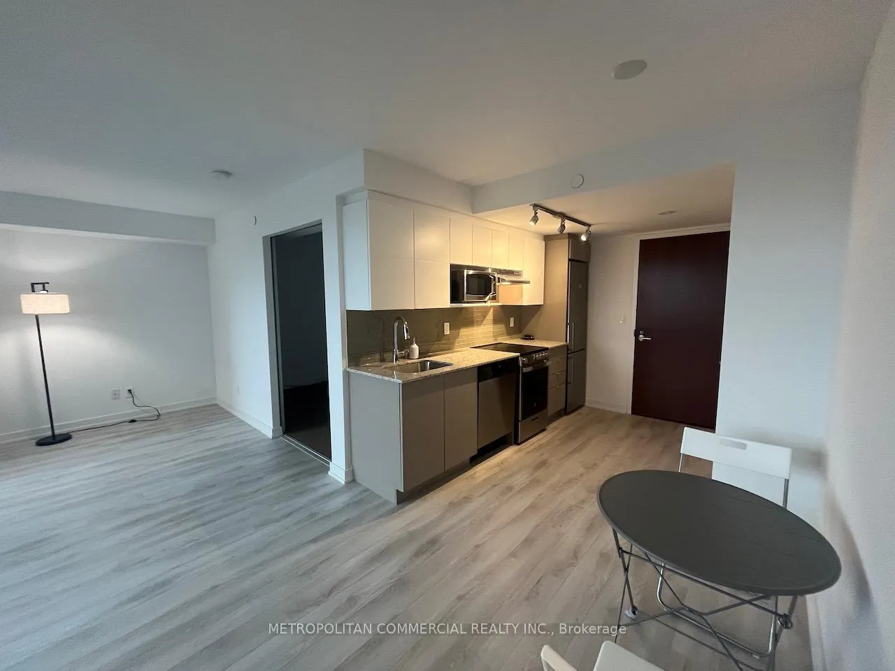 Photo 5 of Unit 901, 120 Varna Drive, Toronto, Englemount-Lawrence — HOMEH