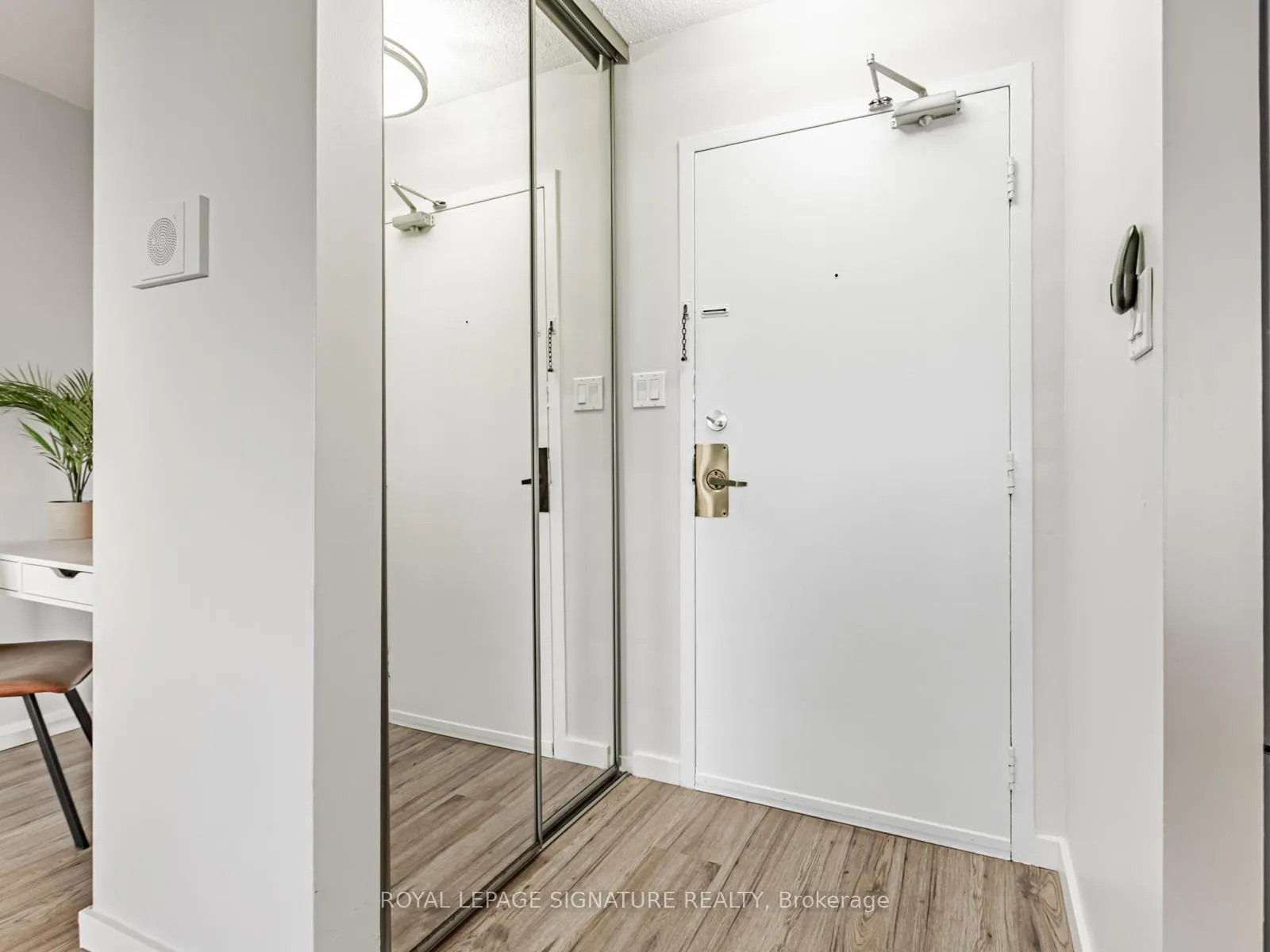 Photo 4 of Unit 308, 20 Edgecliff Golfway, Toronto, Flemingdon Park — HOMEH