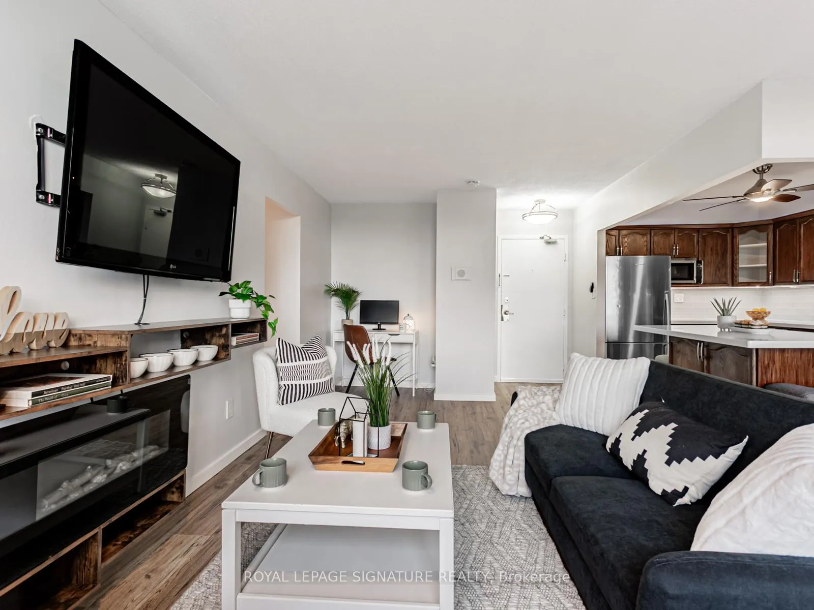 Photo 5 of Unit 308, 20 Edgecliff Golfway, Toronto, Flemingdon Park — HOMEH