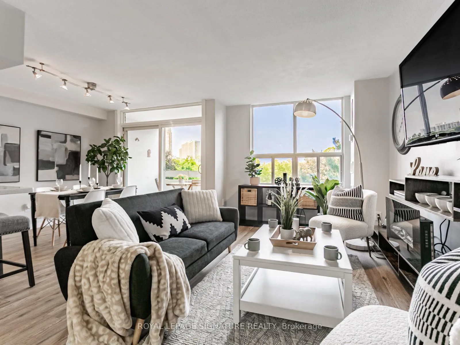 Photo 8 of Unit 308, 20 Edgecliff Golfway, Toronto, Flemingdon Park — HOMEH