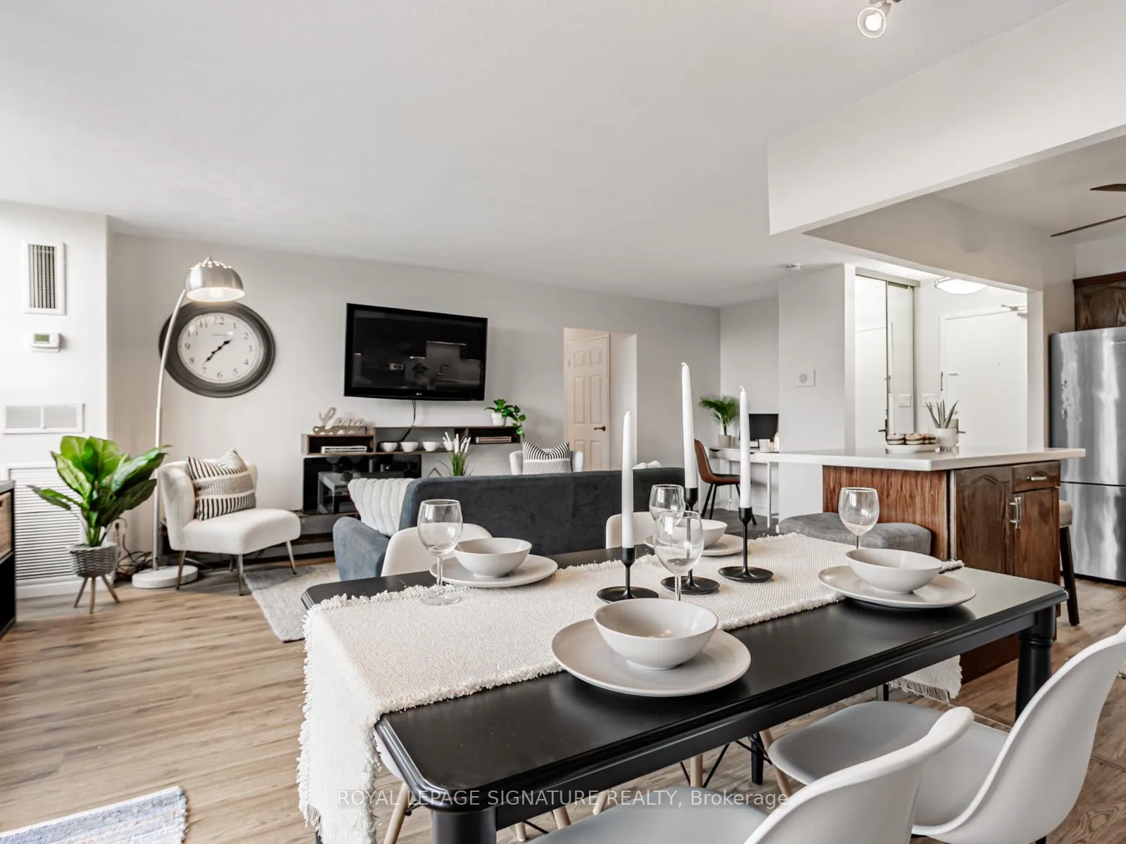Photo 10 of Unit 308, 20 Edgecliff Golfway, Toronto, Flemingdon Park — HOMEH