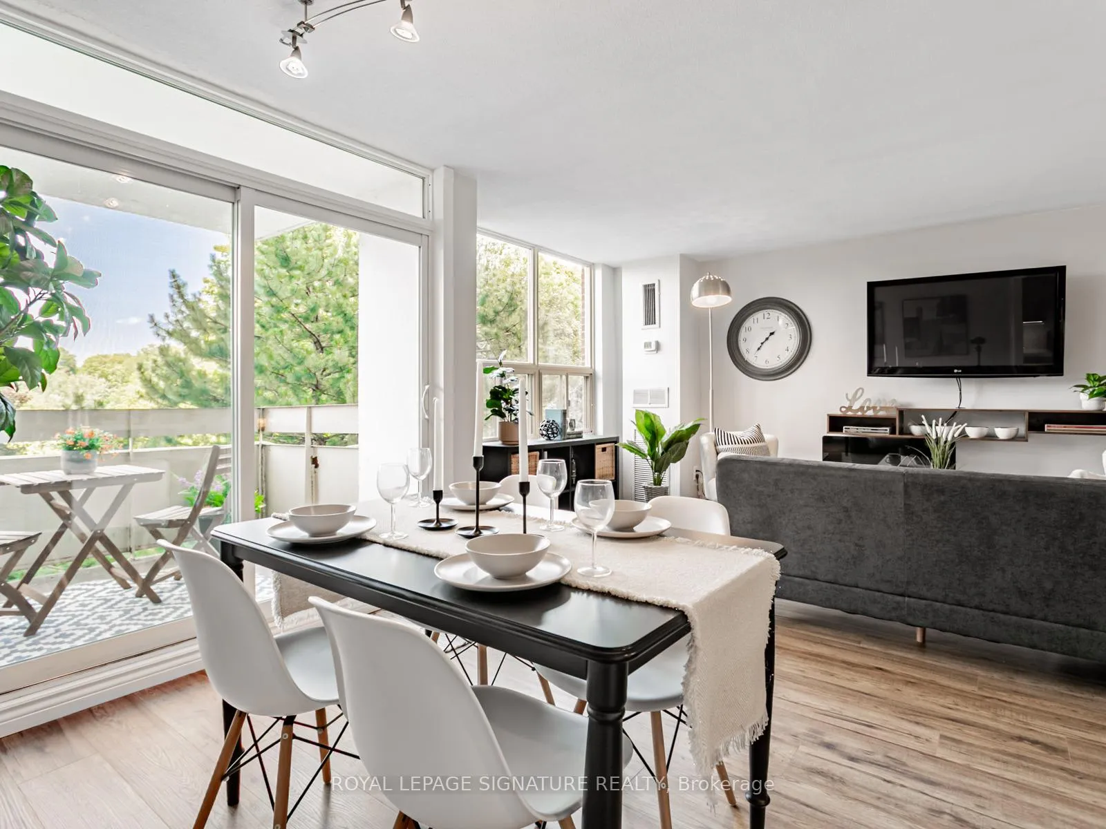Photo 11 of Unit 308, 20 Edgecliff Golfway, Toronto, Flemingdon Park — HOMEH