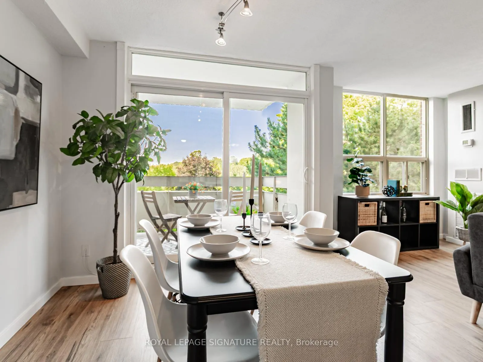 Photo 12 of Unit 308, 20 Edgecliff Golfway, Toronto, Flemingdon Park — HOMEH