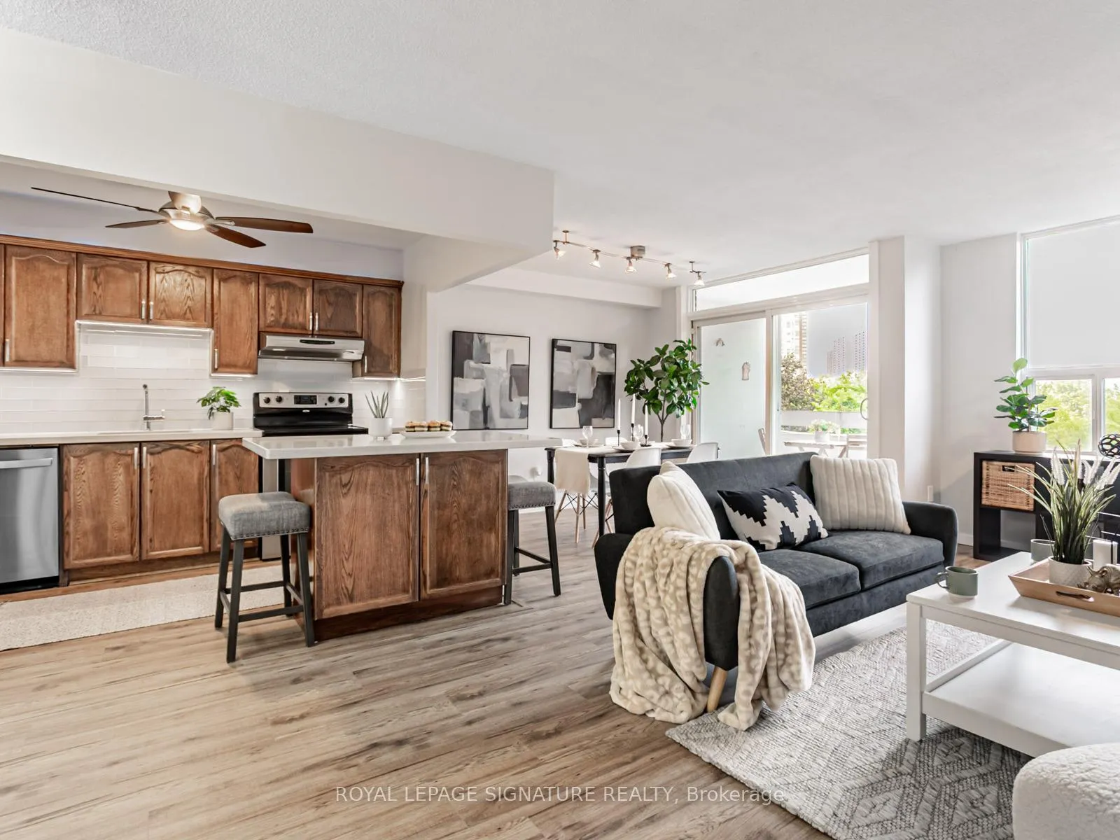 Photo 13 of Unit 308, 20 Edgecliff Golfway, Toronto, Flemingdon Park — HOMEH