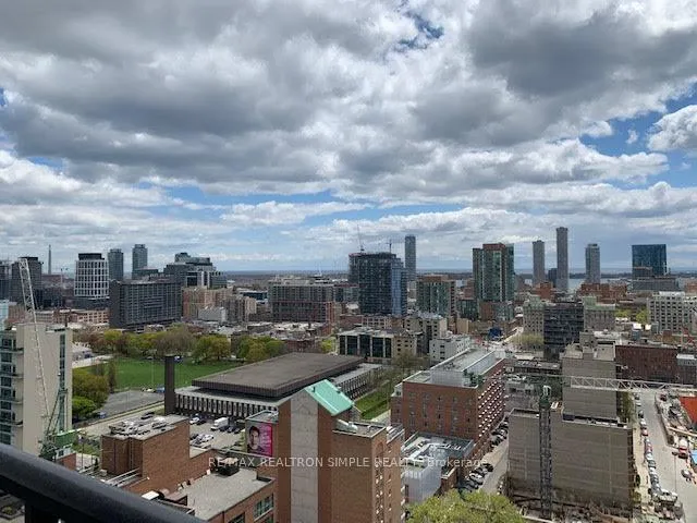 Photo 10 of Unit 2004, 77 Mutual Street, Toronto, Church-Yonge Corridor — HOMEH