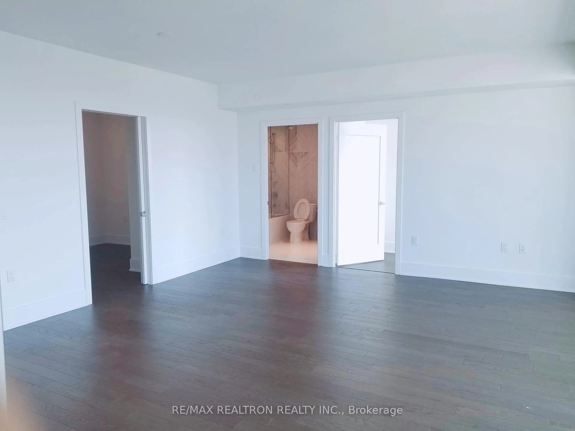Photo 5 of Unit 4219, 585 Bloor Street E, Toronto, North St. James Town — HOMEH