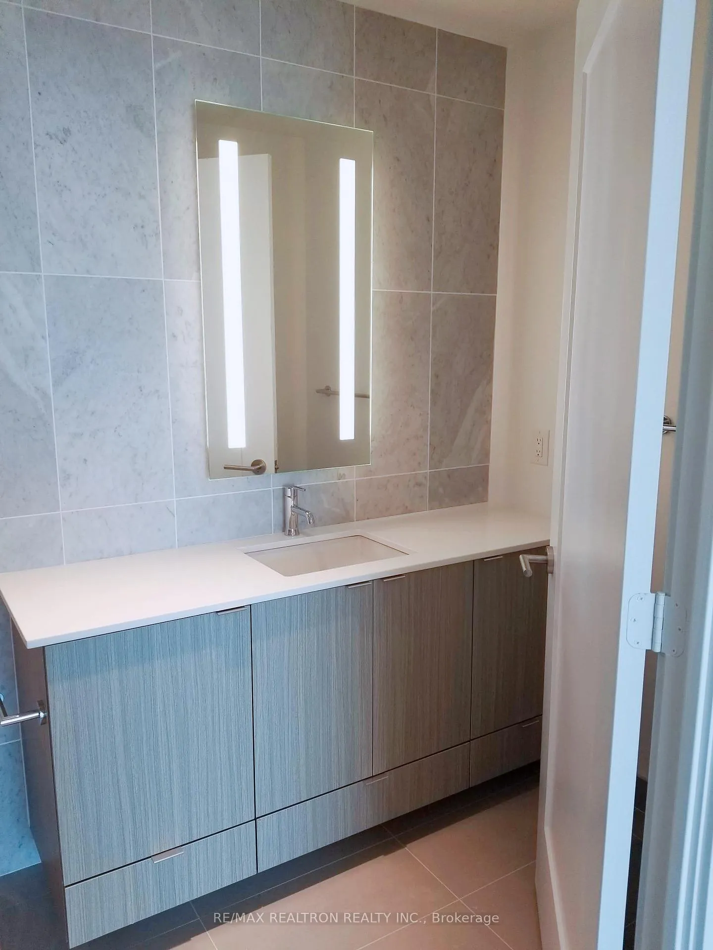 Photo 10 of Unit 4219, 585 Bloor Street E, Toronto, North St. James Town — HOMEH