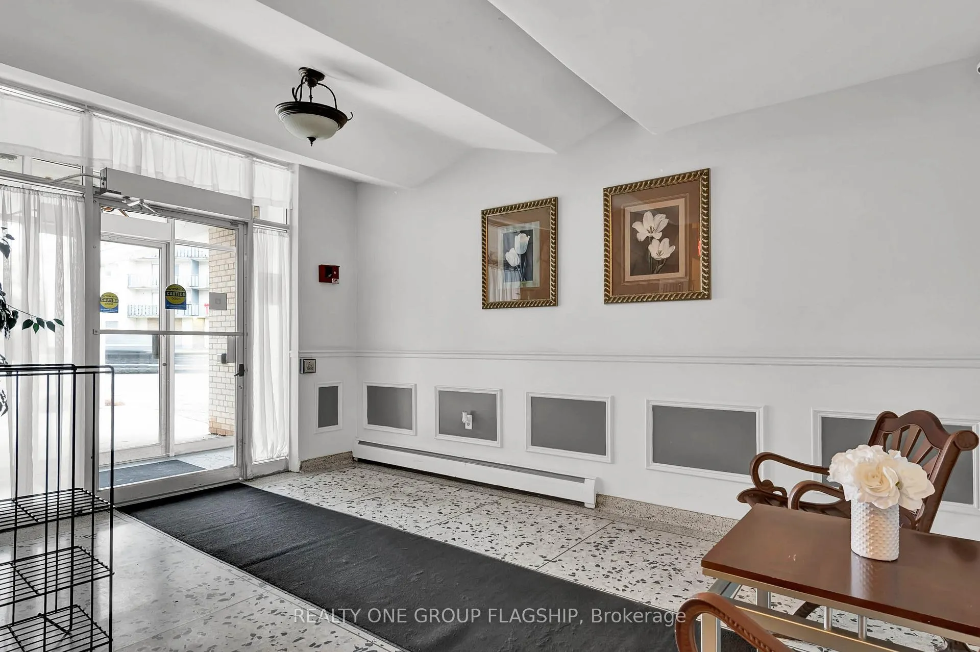 Photo 3 of Unit 702, 293 Mohawk Road E, Hamilton, Hill Park — HOMEH
