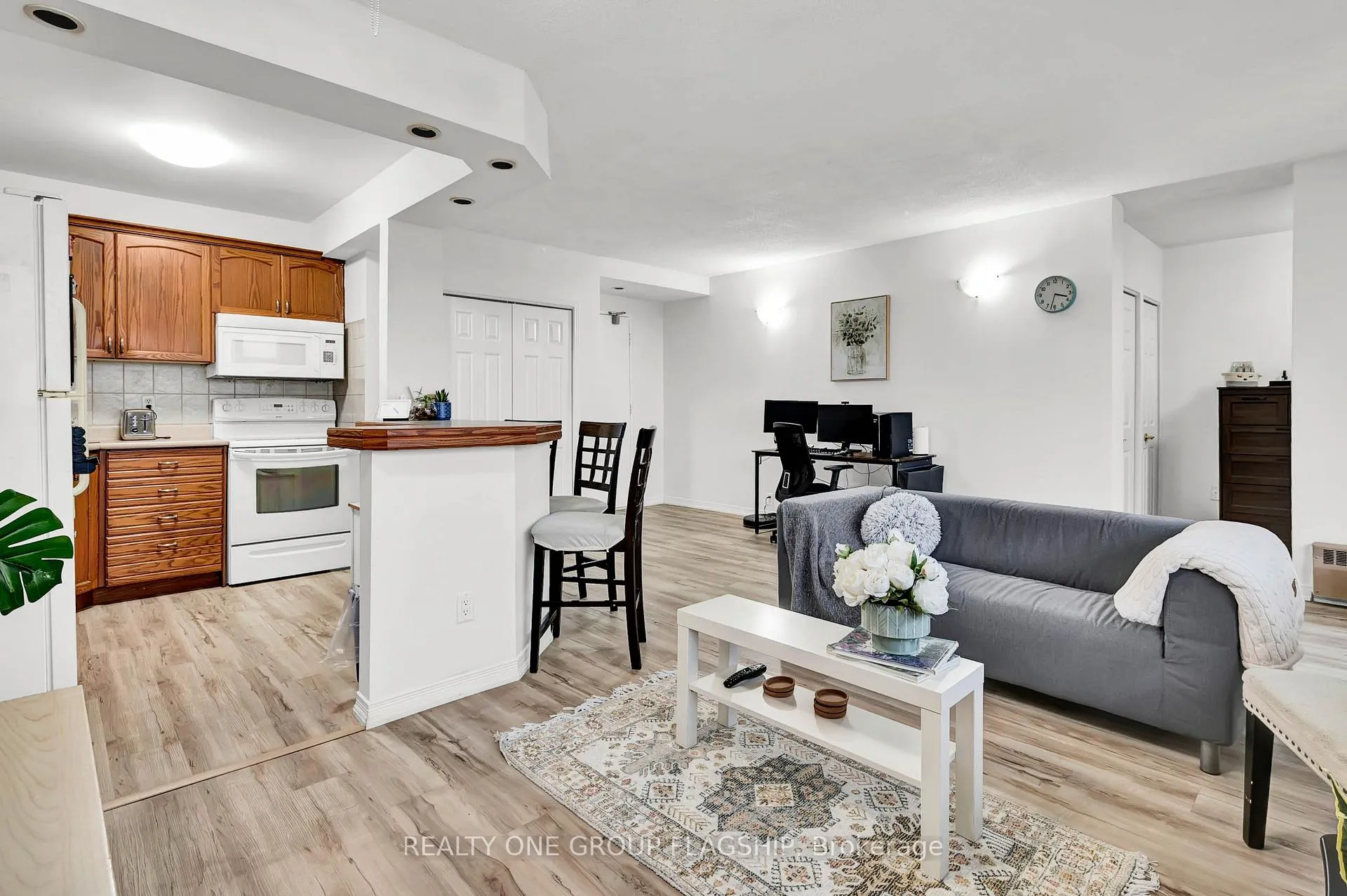 Photo 10 of Unit 702, 293 Mohawk Road E, Hamilton, Hill Park — HOMEH