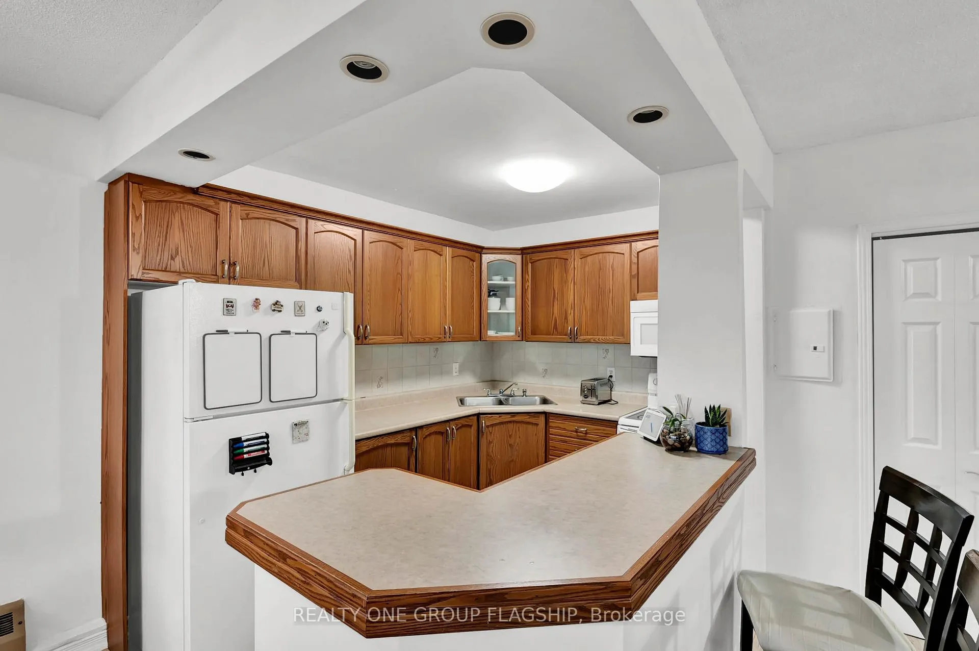 Photo 12 of Unit 702, 293 Mohawk Road E, Hamilton, Hill Park — HOMEH