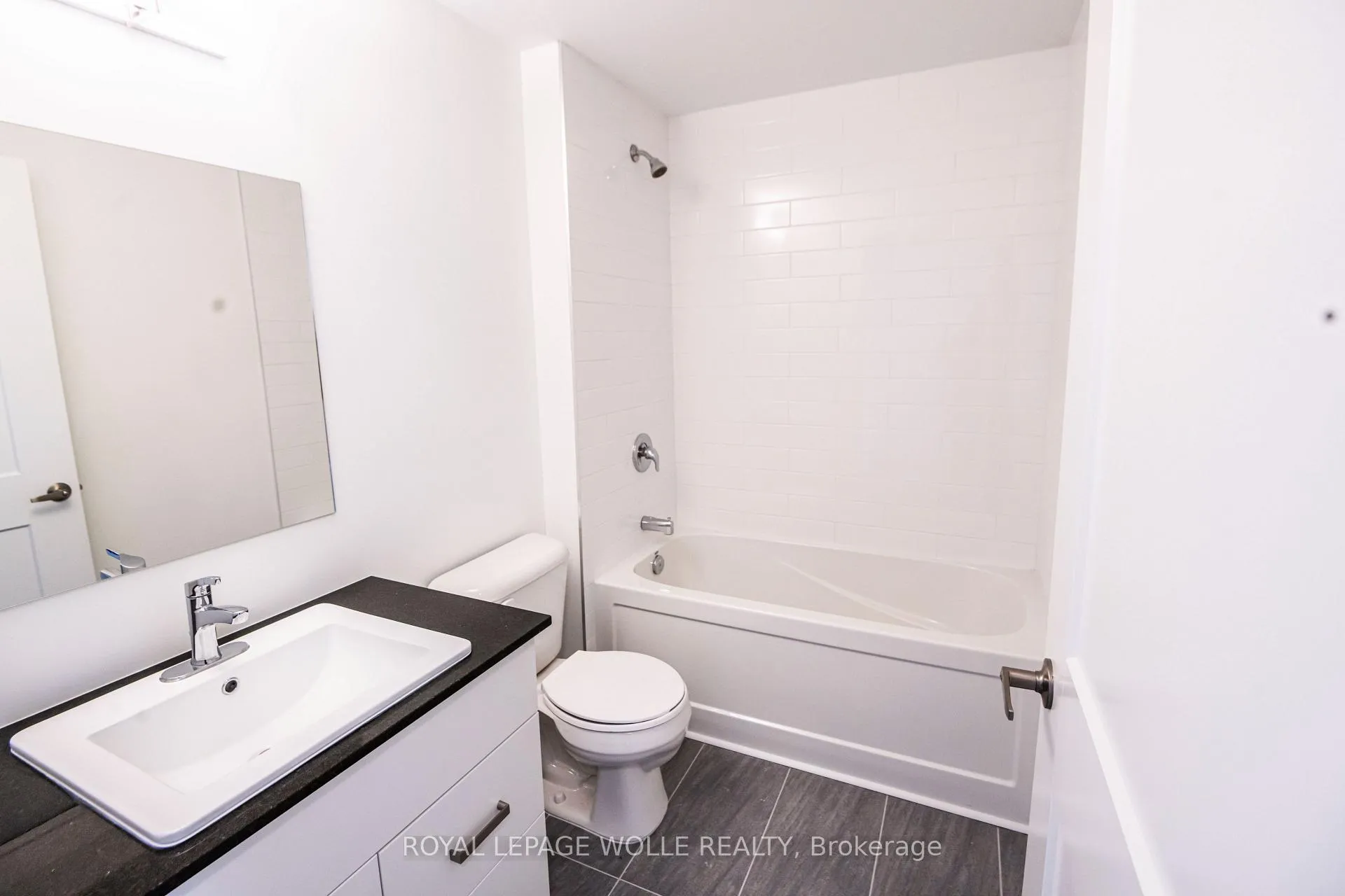 Photo 5 of Unit 2510, 108 Garment Street, Kitchener — HOMEH