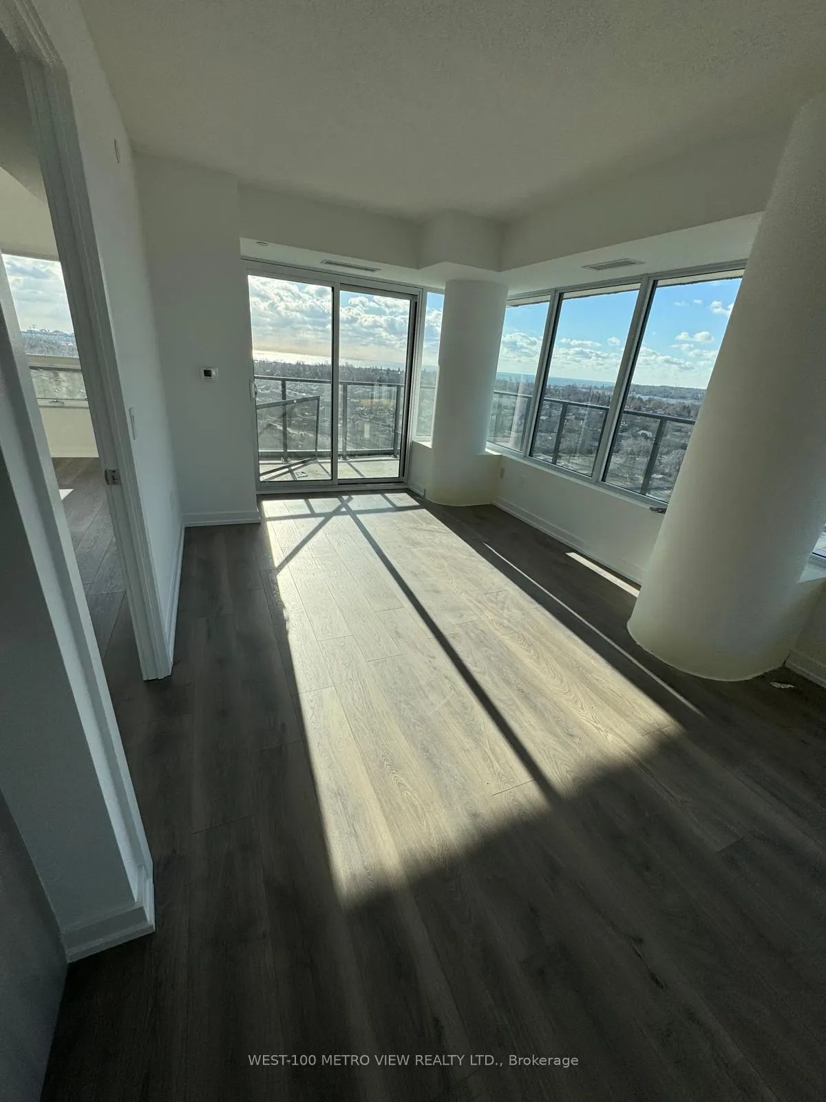 Photo 3 of Unit 1502, 1435 Celebration Drive, Pickering, Bay Ridges — HOMEH