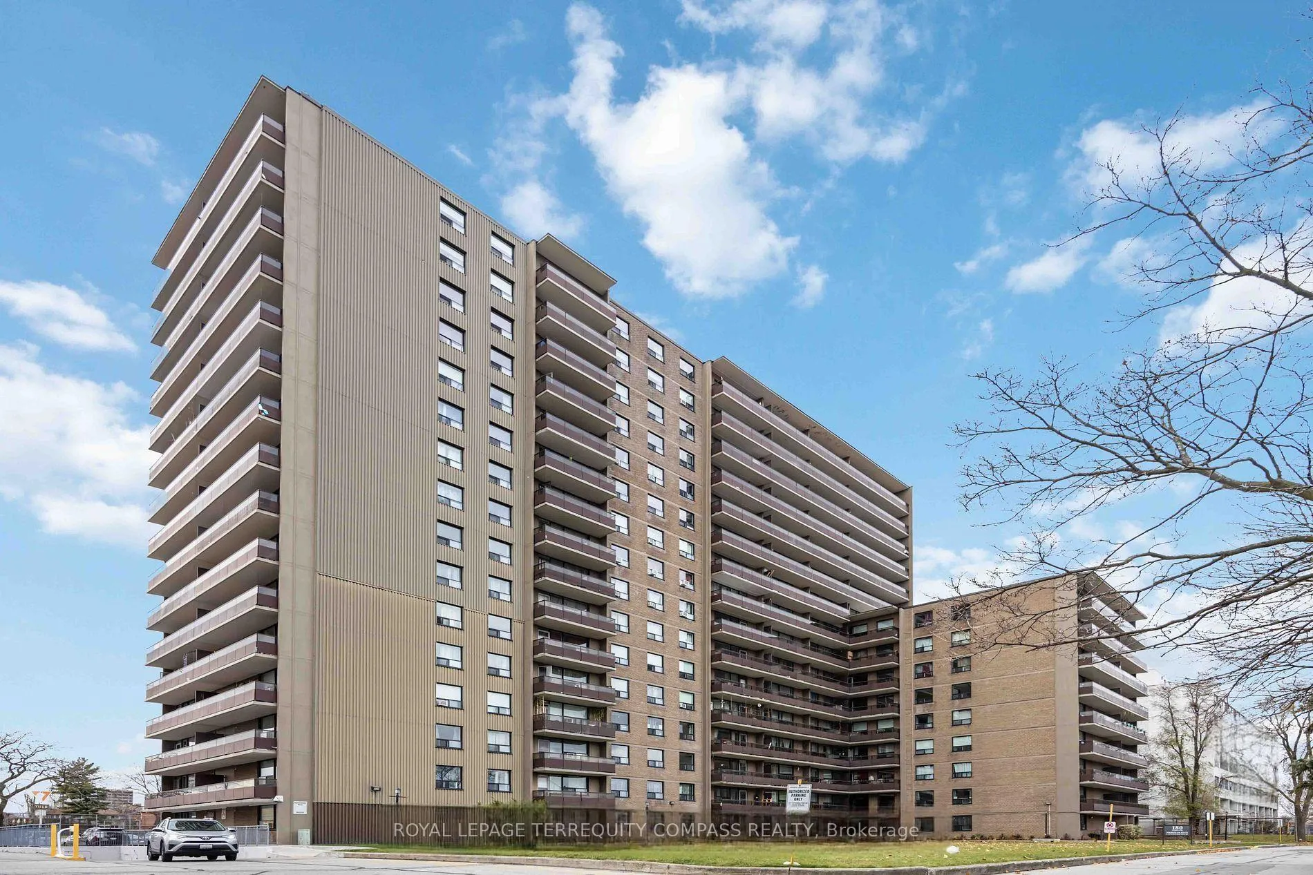 Front of Unit 811, 180 Markham Road