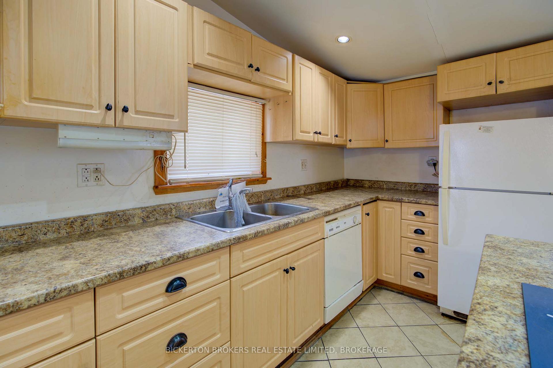 Photo 6 of 344 King Street E, Gananoque — HOMEH