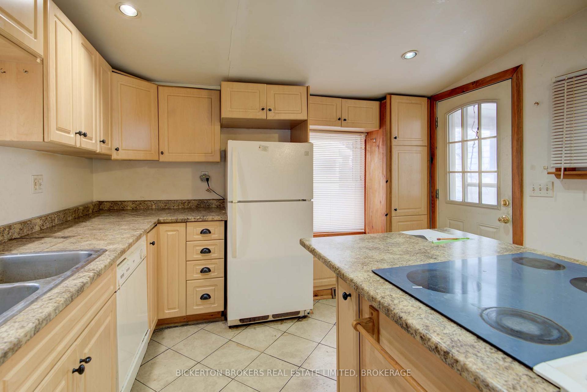 Photo 10 of 344 King Street E, Gananoque — HOMEH