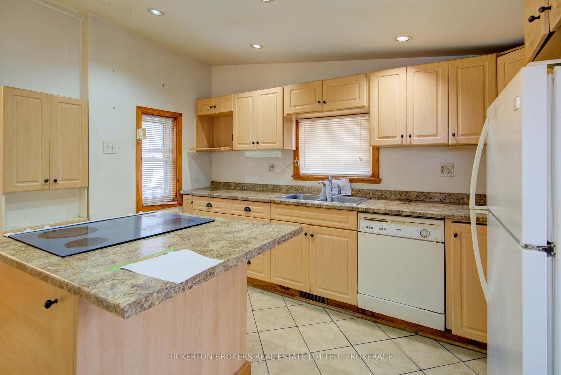 Photo 11 of 344 King Street E, Gananoque — HOMEH