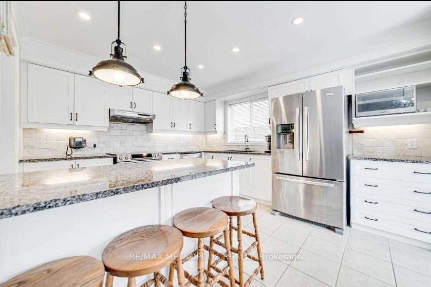Photo 5 of 226 Huntington Crescent, Clarington, Courtice — HOMEH