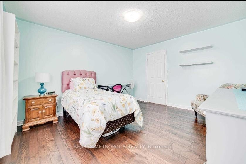 Photo 7 of 226 Huntington Crescent, Clarington, Courtice — HOMEH