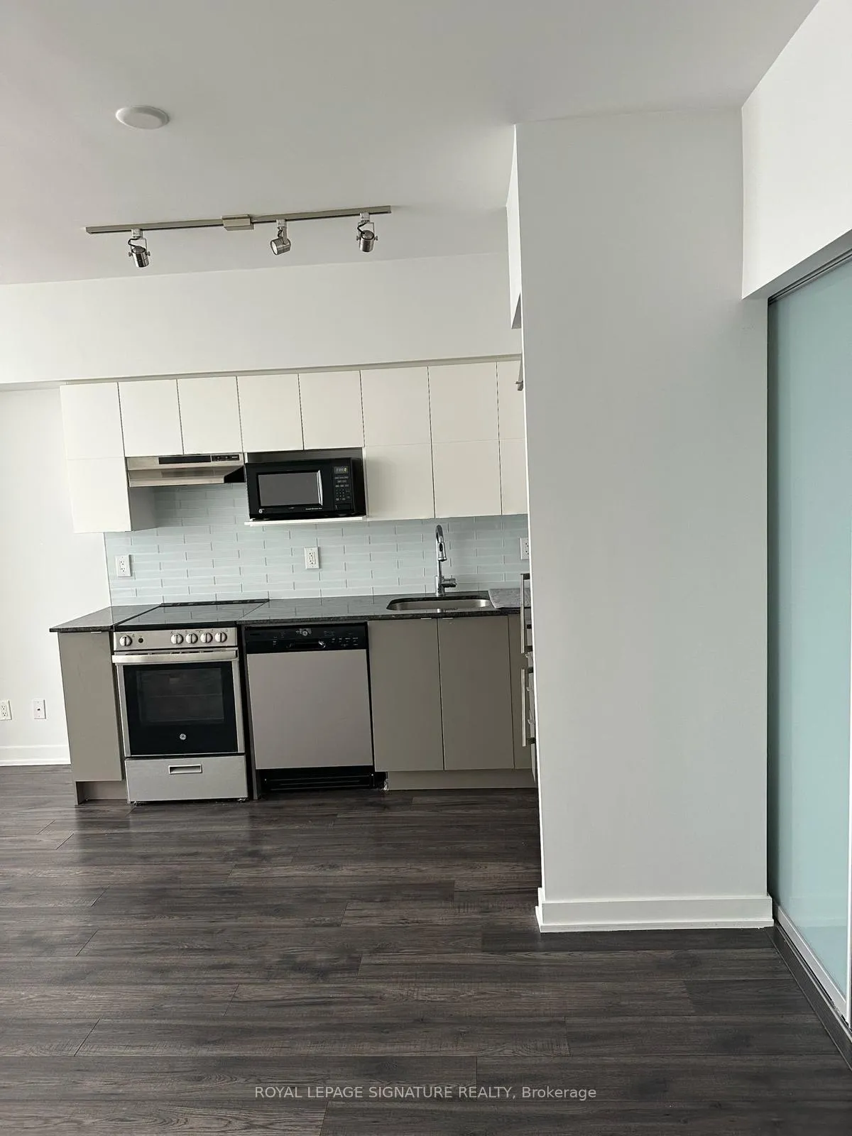 Photo 4 of Unit 1507, 120 Varna Drive, Toronto, Englemount-Lawrence — HOMEH