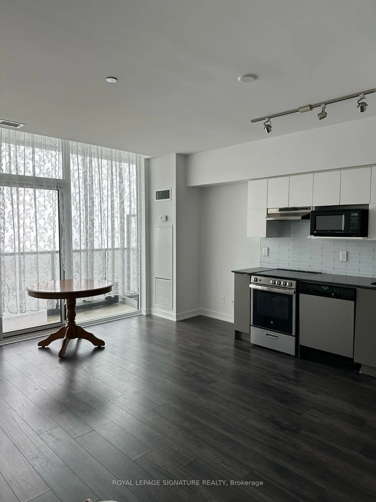 Photo 5 of Unit 1507, 120 Varna Drive, Toronto, Englemount-Lawrence — HOMEH