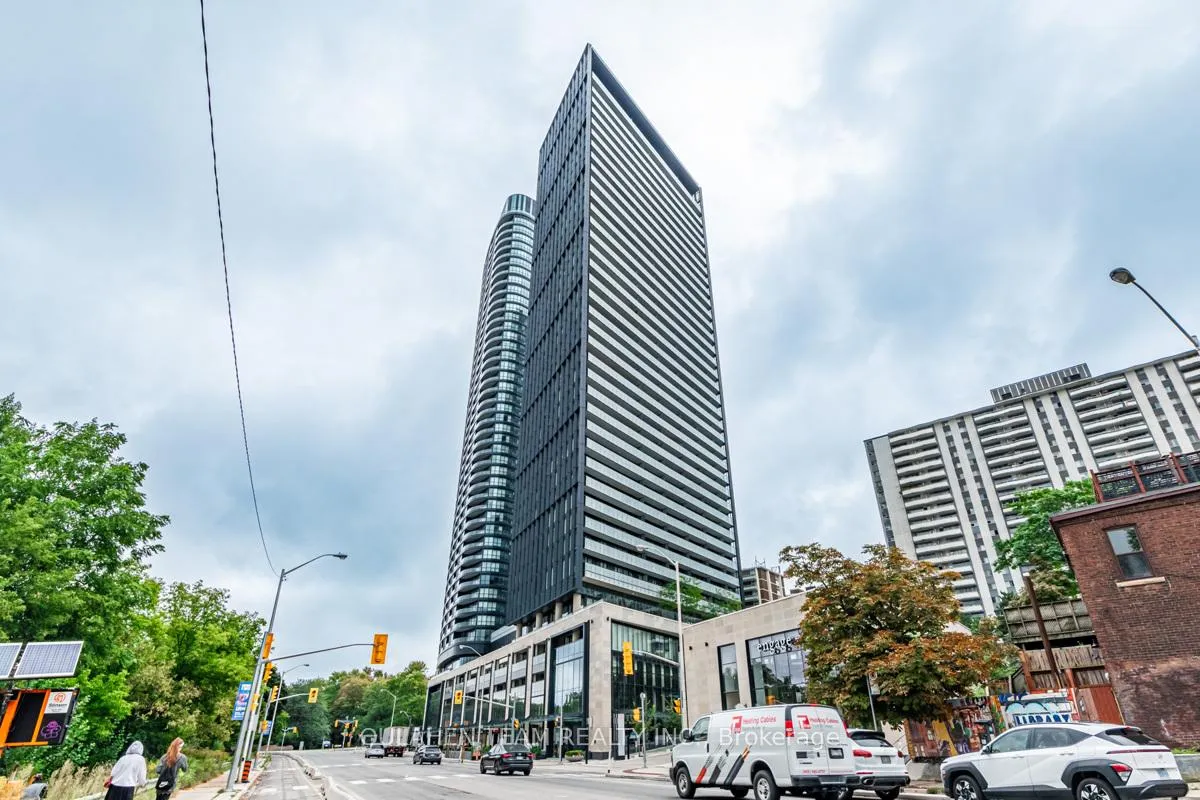 Front of Unit 1106, 575 Bloor Street E
