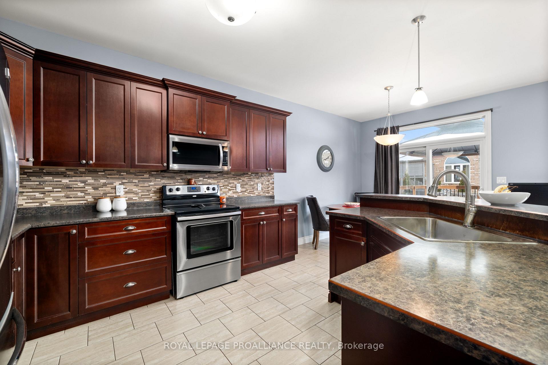 Photo 9 of 24 Hampton Ridge Drive, Belleville, Thurlow Ward — HOMEH
