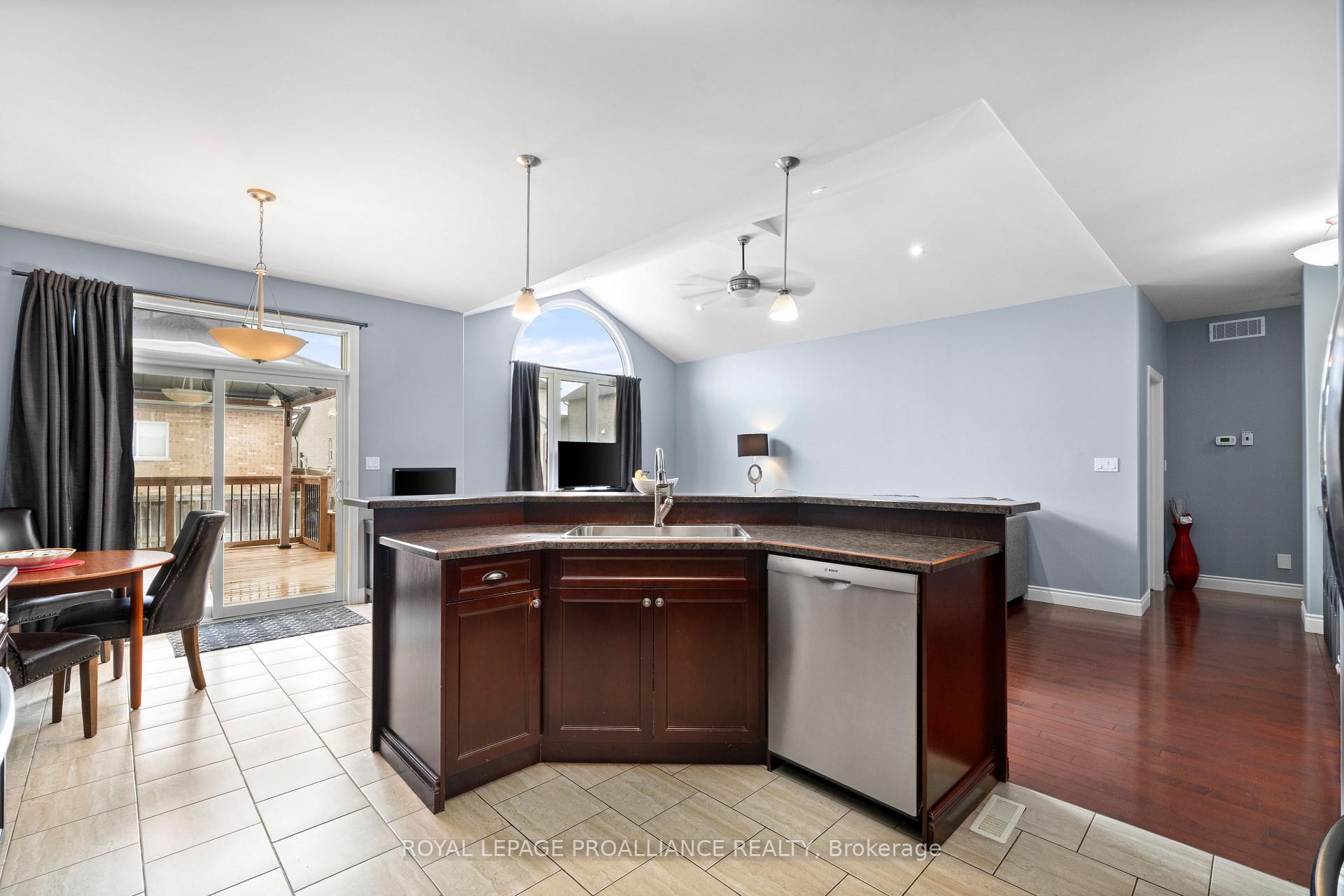 Photo 11 of 24 Hampton Ridge Drive, Belleville, Thurlow Ward — HOMEH