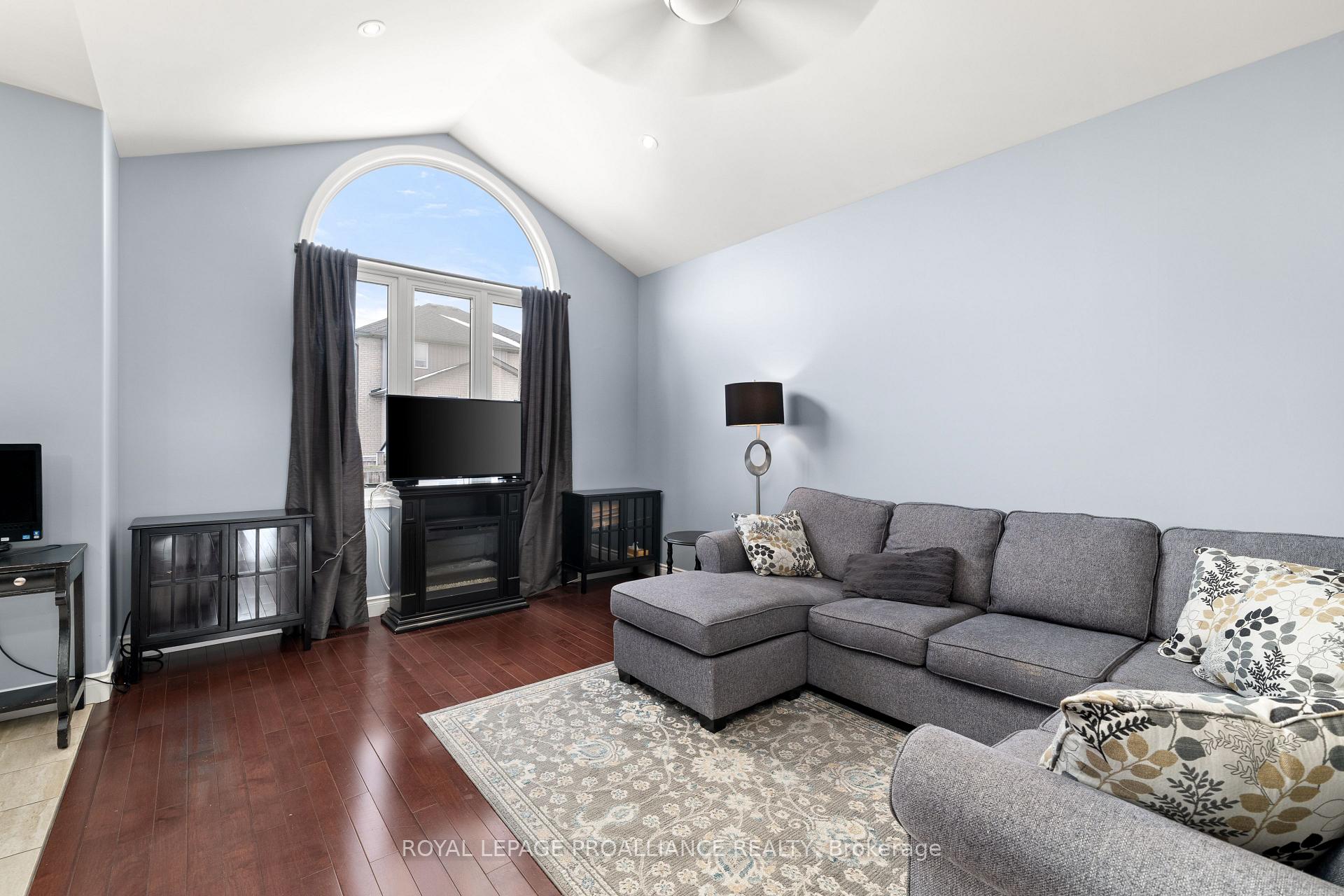 Photo 13 of 24 Hampton Ridge Drive, Belleville, Thurlow Ward — HOMEH