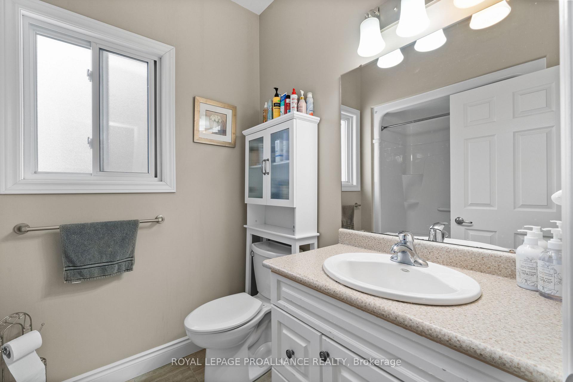 Photo 16 of 24 Hampton Ridge Drive, Belleville, Thurlow Ward — HOMEH
