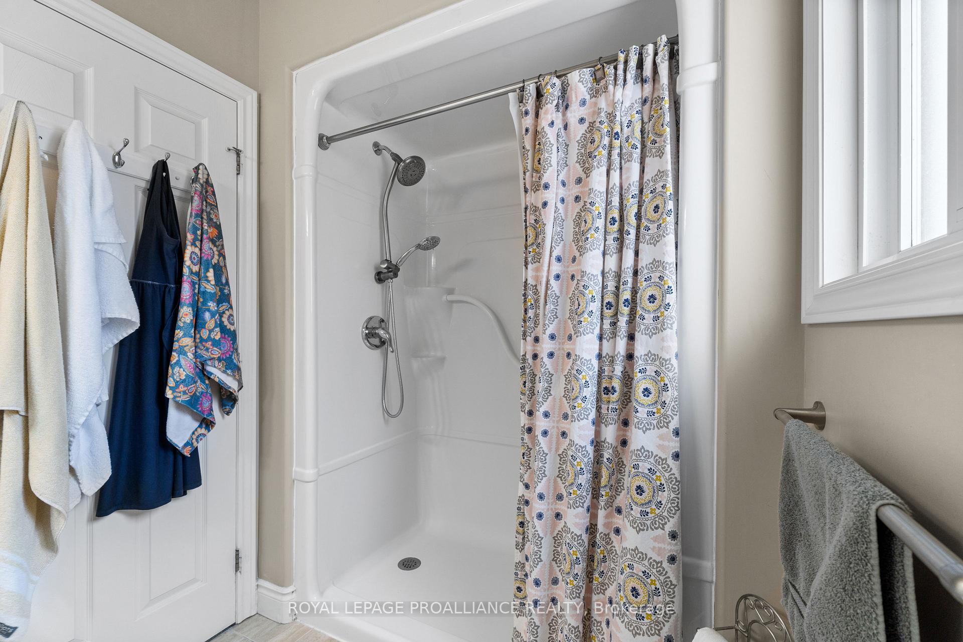 Photo 17 of 24 Hampton Ridge Drive, Belleville, Thurlow Ward — HOMEH
