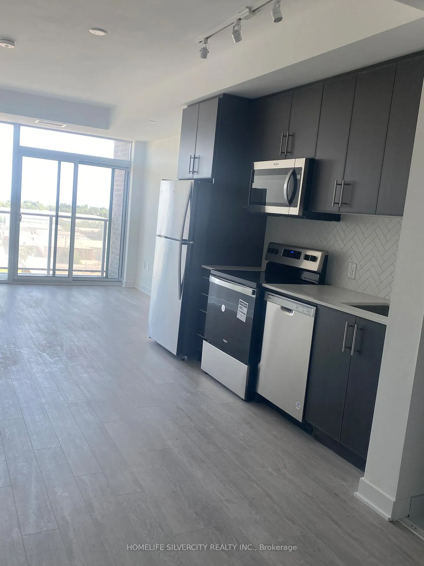 Photo 5 of Unit 908, 2782 Barton Street E, Hamilton, Riverdale — HOMEH