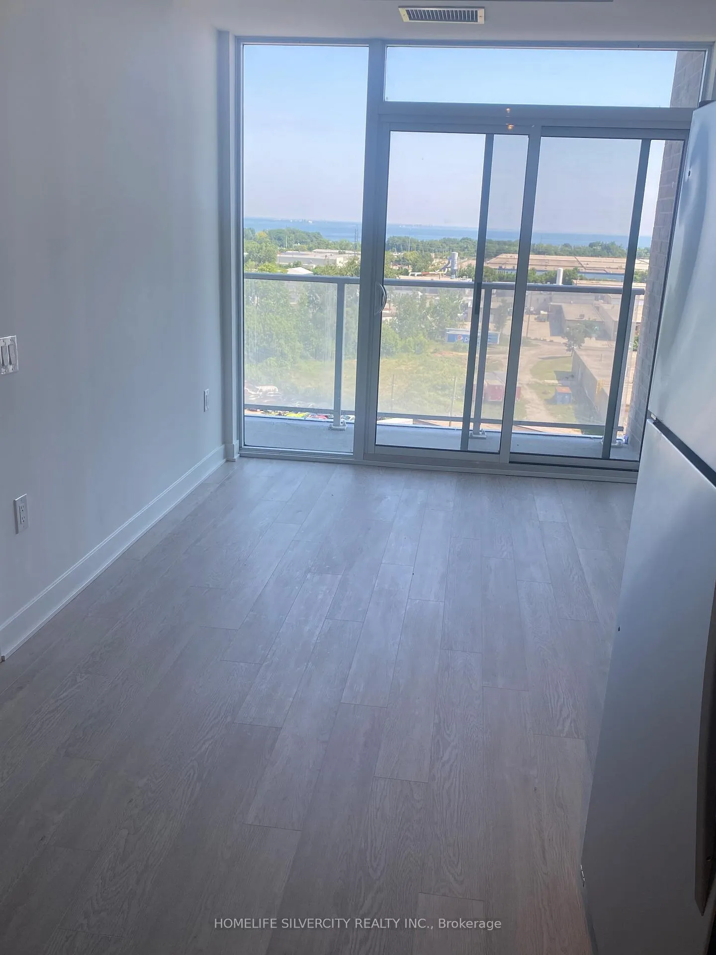 Photo 9 of Unit 908, 2782 Barton Street E, Hamilton, Riverdale — HOMEH