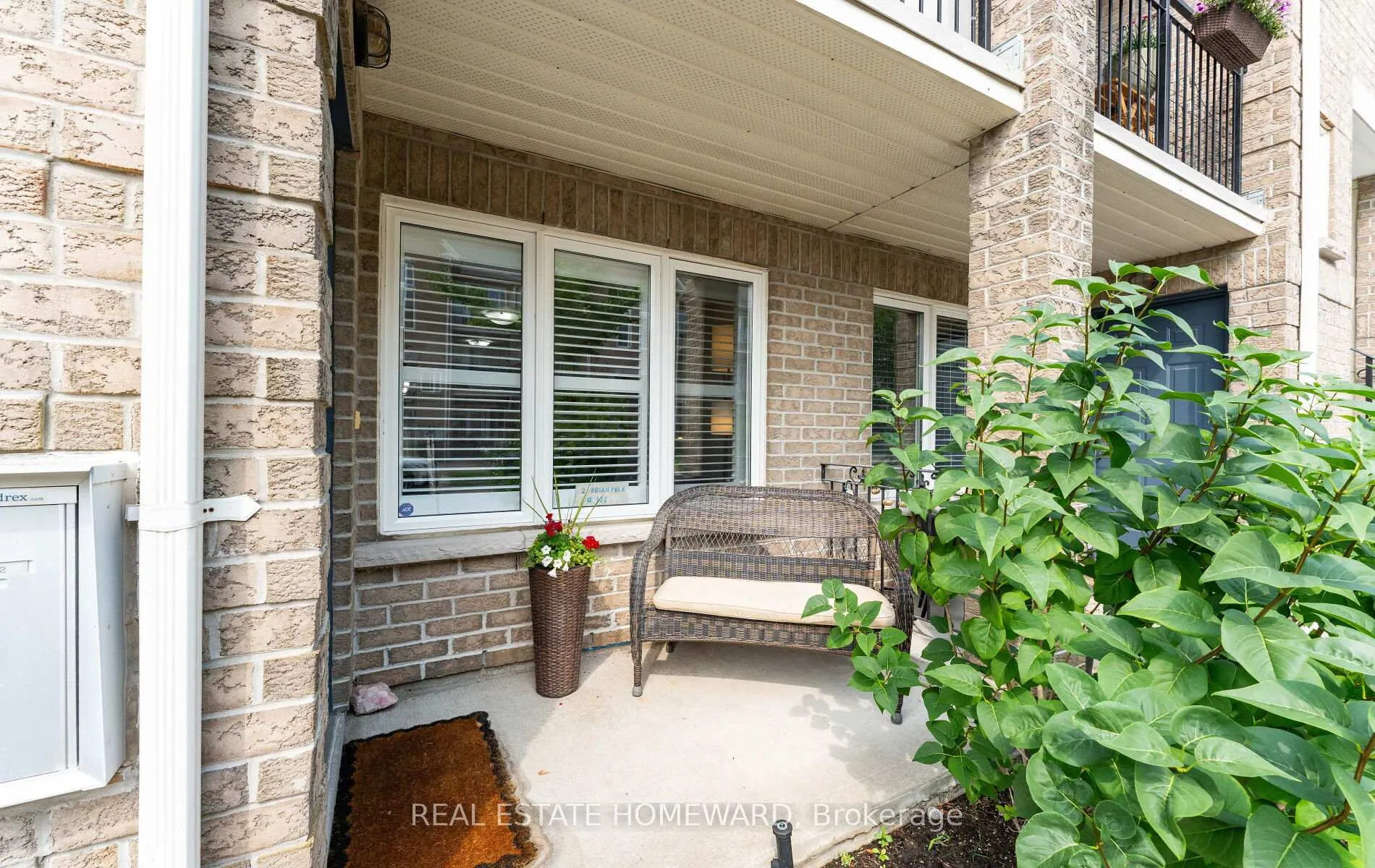 Photo 2 of Unit 102, 2 Brian Peck Crescent, Toronto, Leaside — HOMEH