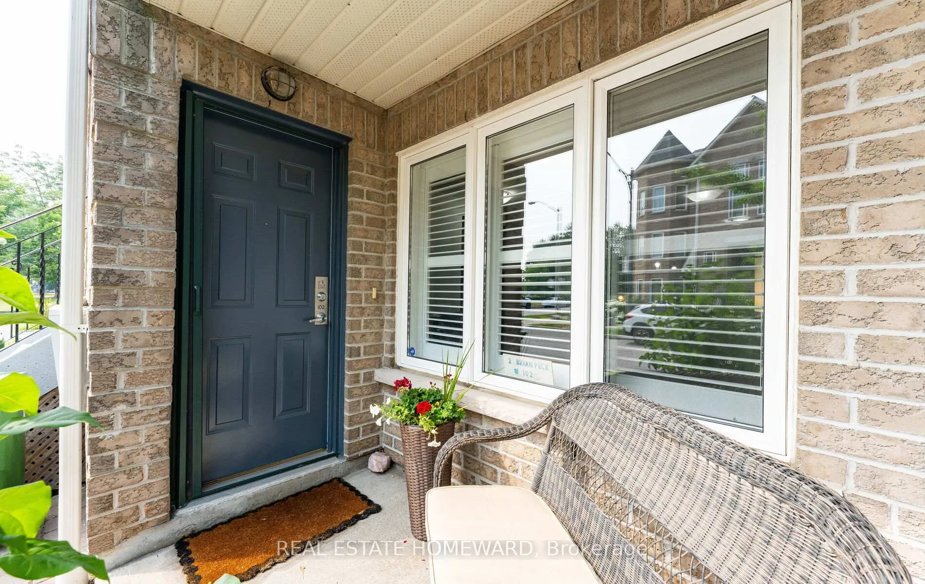 Photo 3 of Unit 102, 2 Brian Peck Crescent, Toronto, Leaside — HOMEH