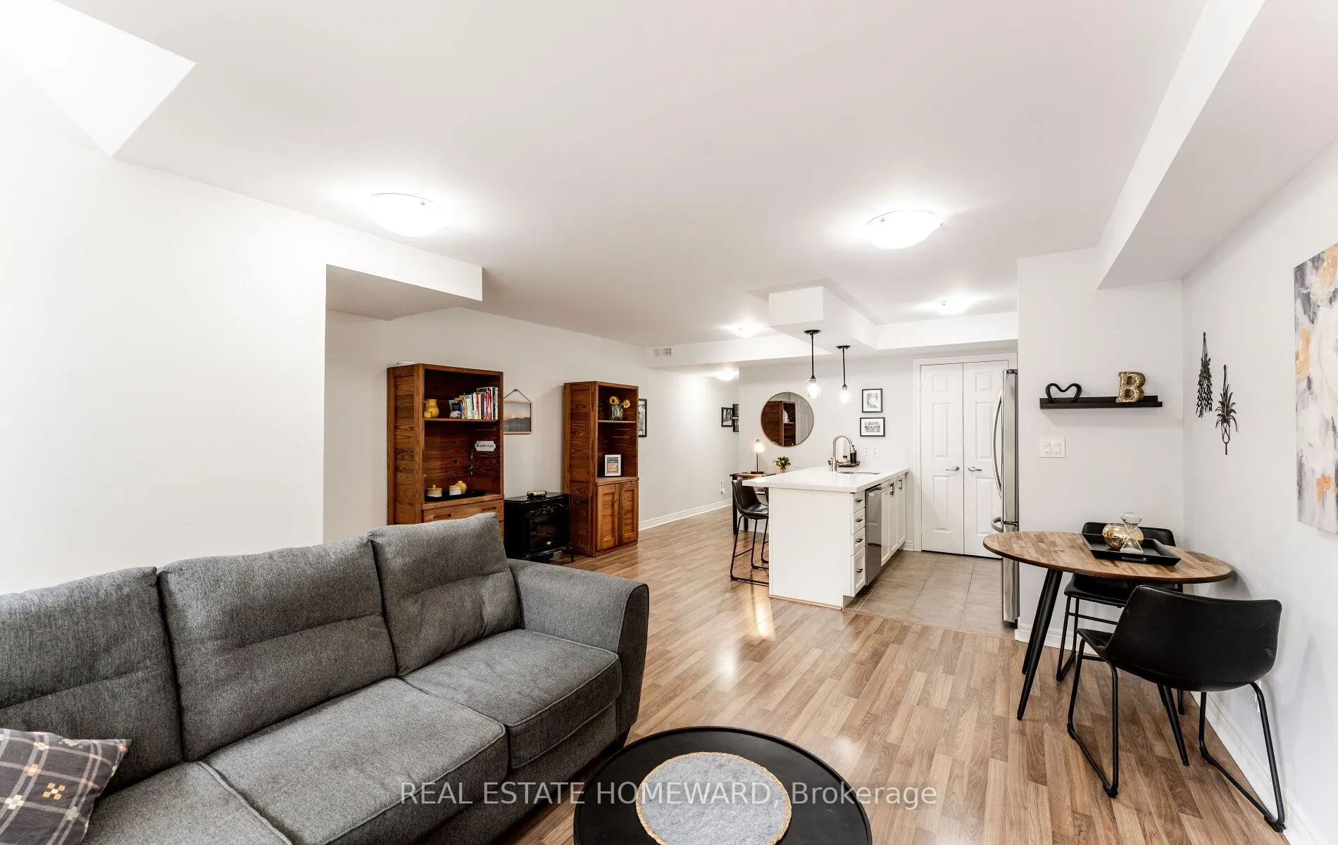 Photo 7 of Unit 102, 2 Brian Peck Crescent, Toronto, Leaside — HOMEH