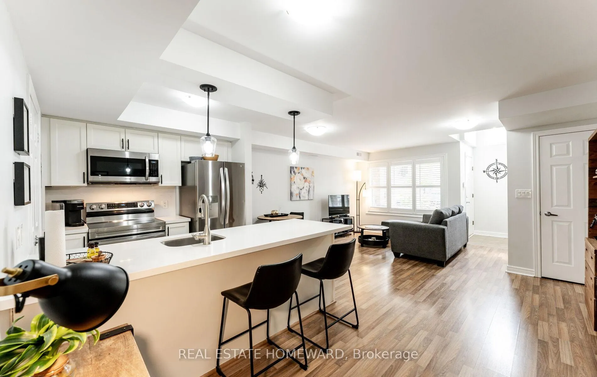 Photo 9 of Unit 102, 2 Brian Peck Crescent, Toronto, Leaside — HOMEH