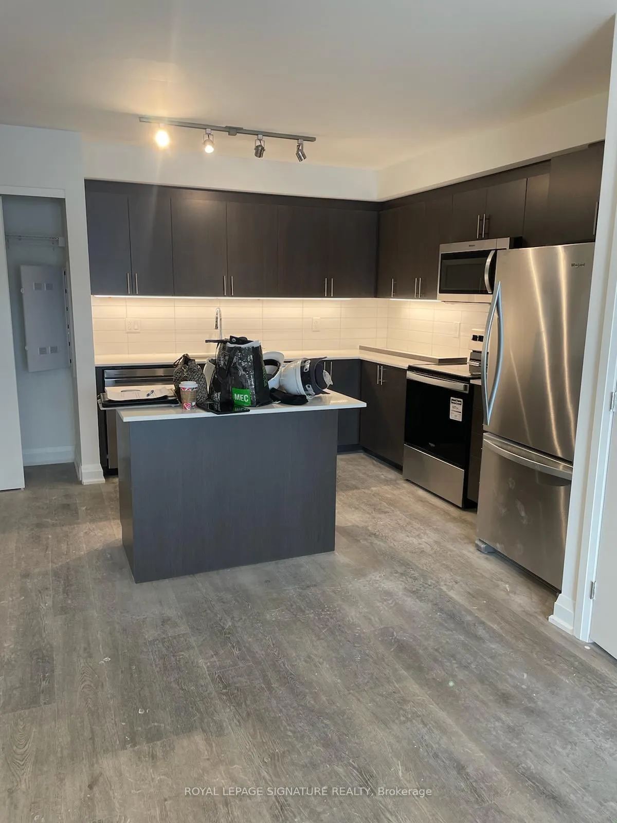 Photo 8 of Unit 511, 58 Lakeside Terrace, Barrie, Little Lake — HOMEH