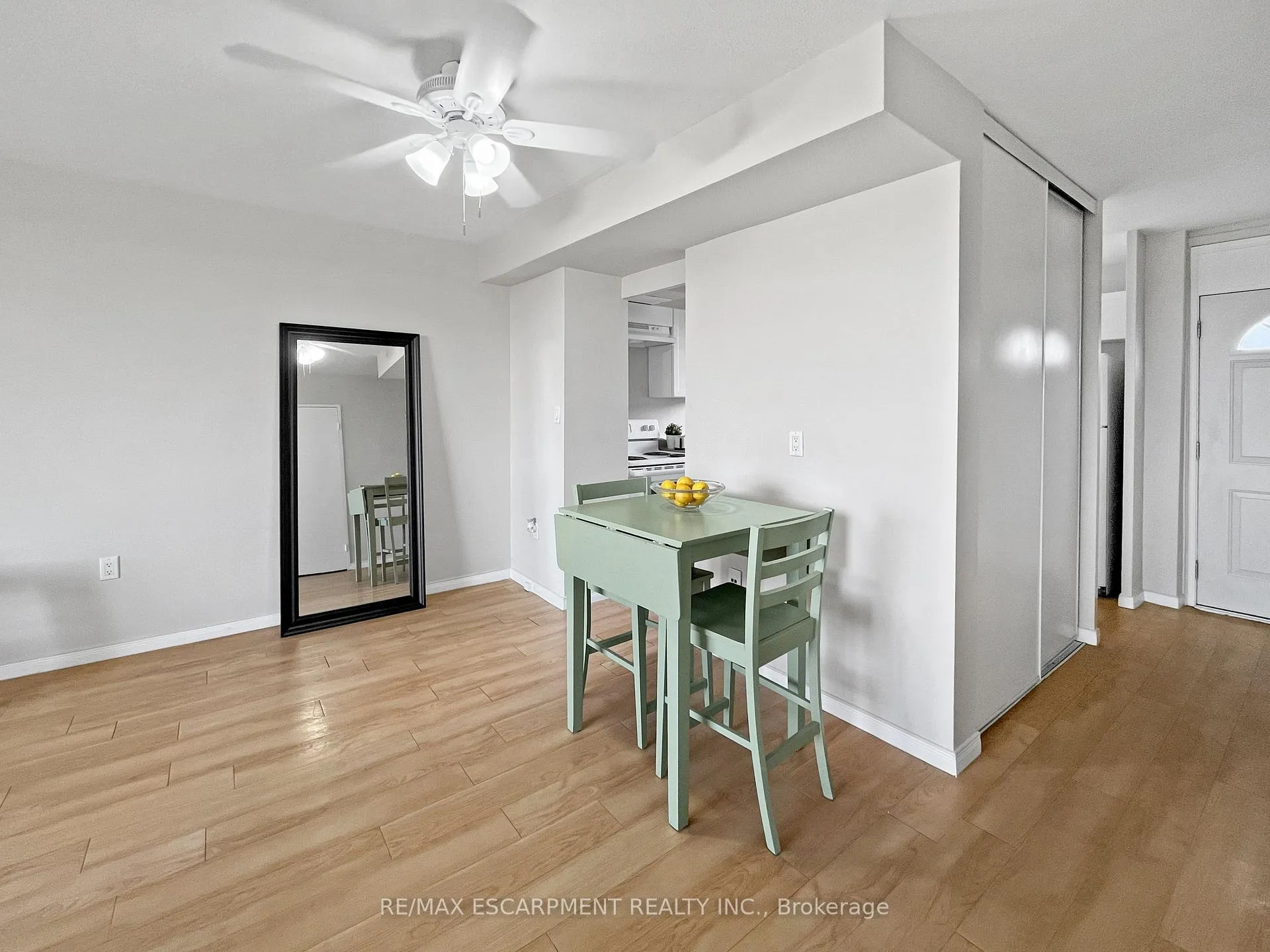 Photo 3 of Unit 511, 350 Quigley Road, Hamilton, Vincent — HOMEH