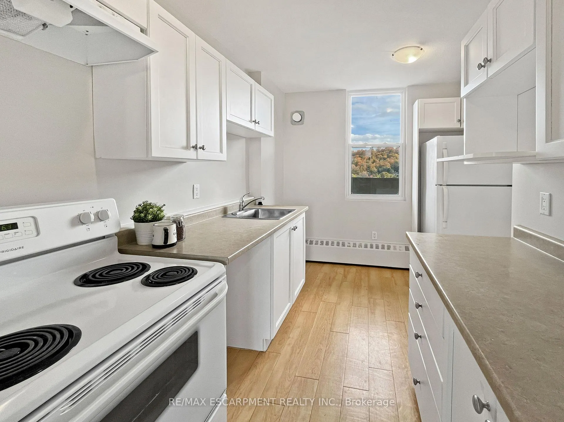 Photo 4 of Unit 511, 350 Quigley Road, Hamilton, Vincent — HOMEH