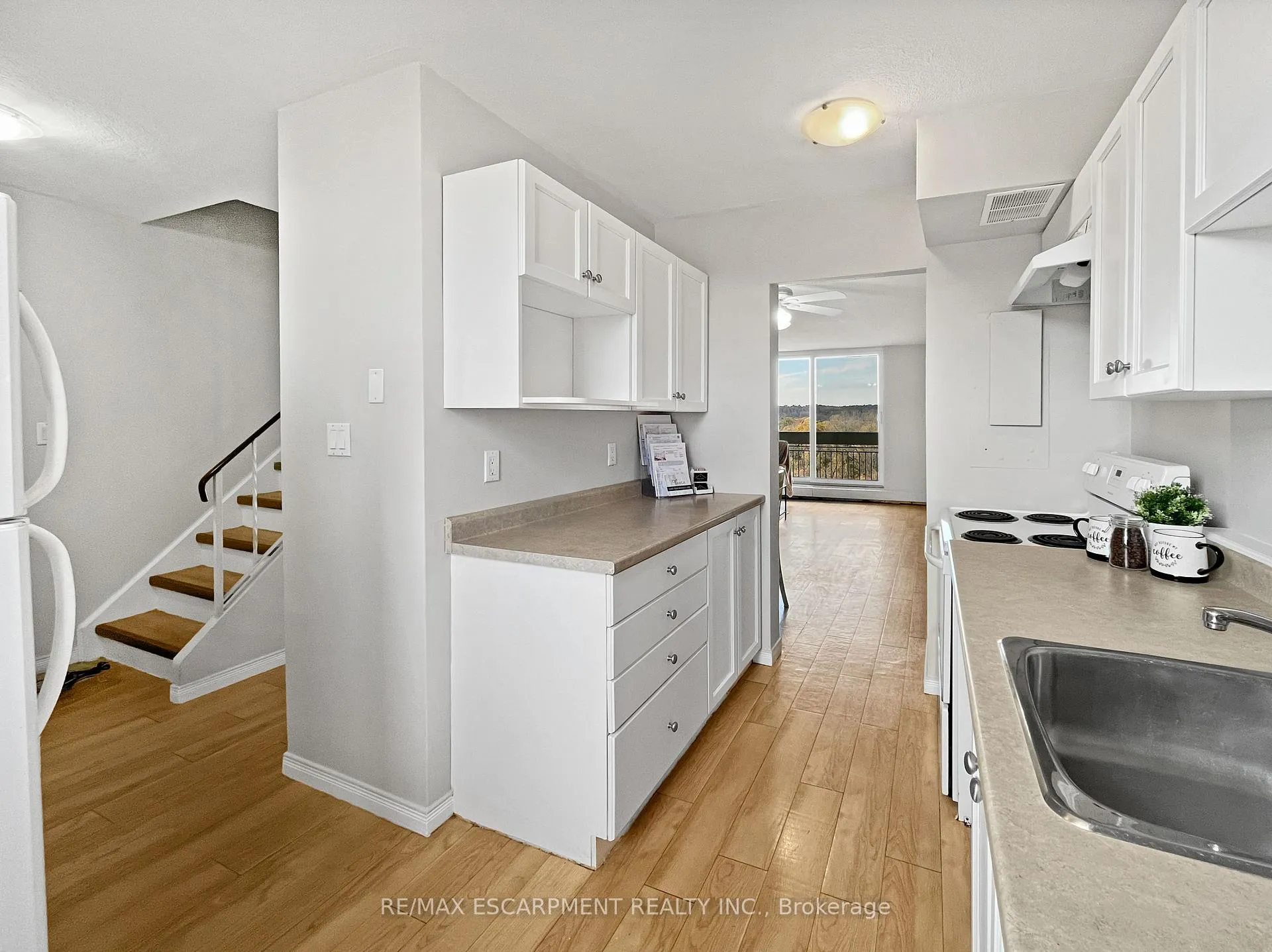 Photo 5 of Unit 511, 350 Quigley Road, Hamilton, Vincent — HOMEH