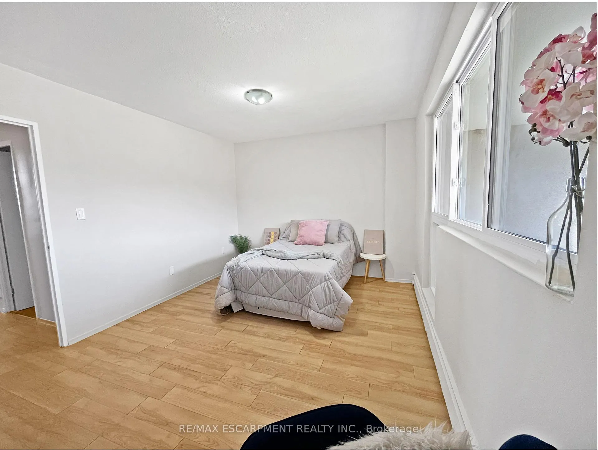 Photo 11 of Unit 511, 350 Quigley Road, Hamilton, Vincent — HOMEH