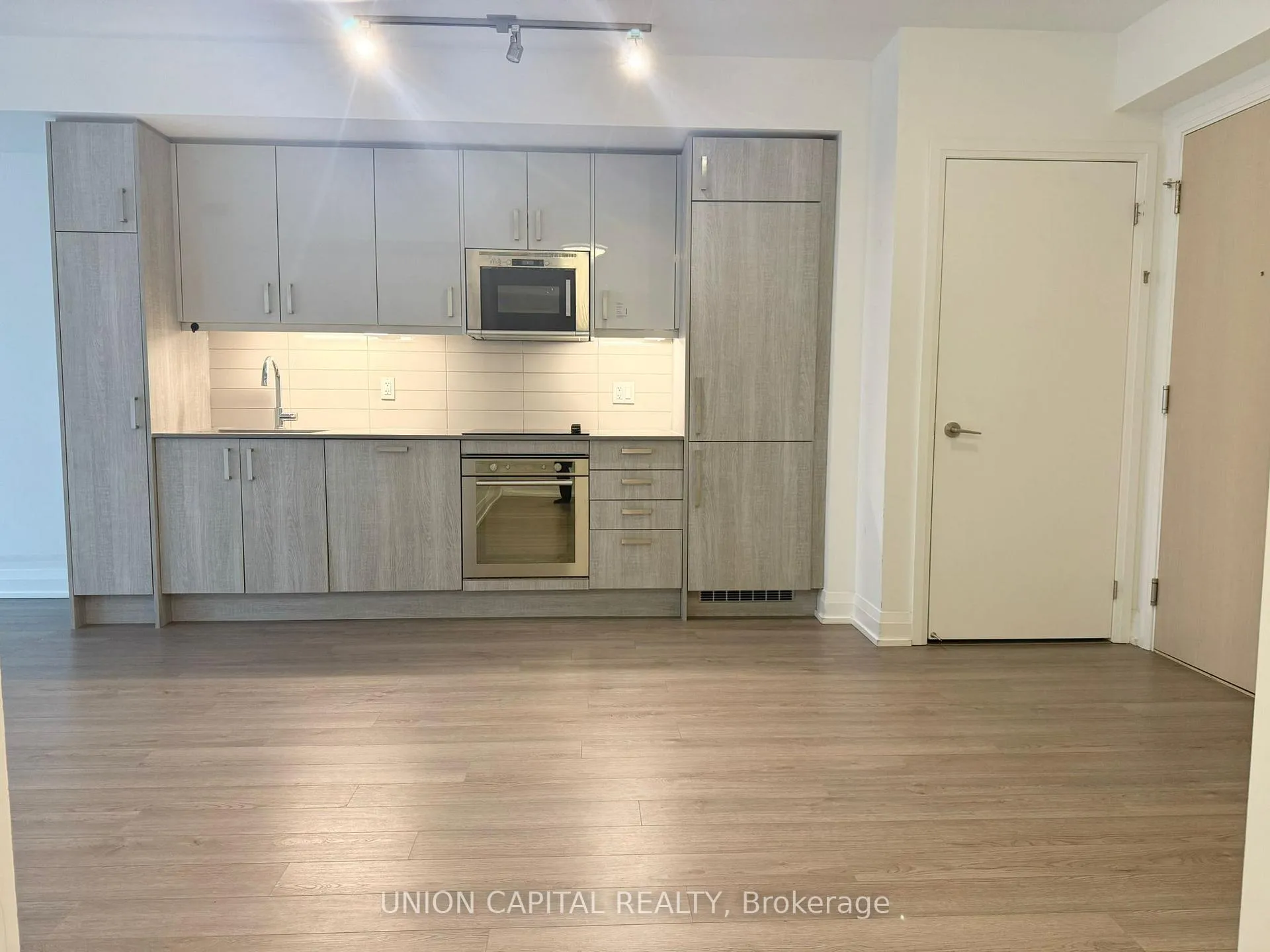Photo 3 of Unit 810, 77 Mutual Street, Toronto, Church-Yonge Corridor — HOMEH