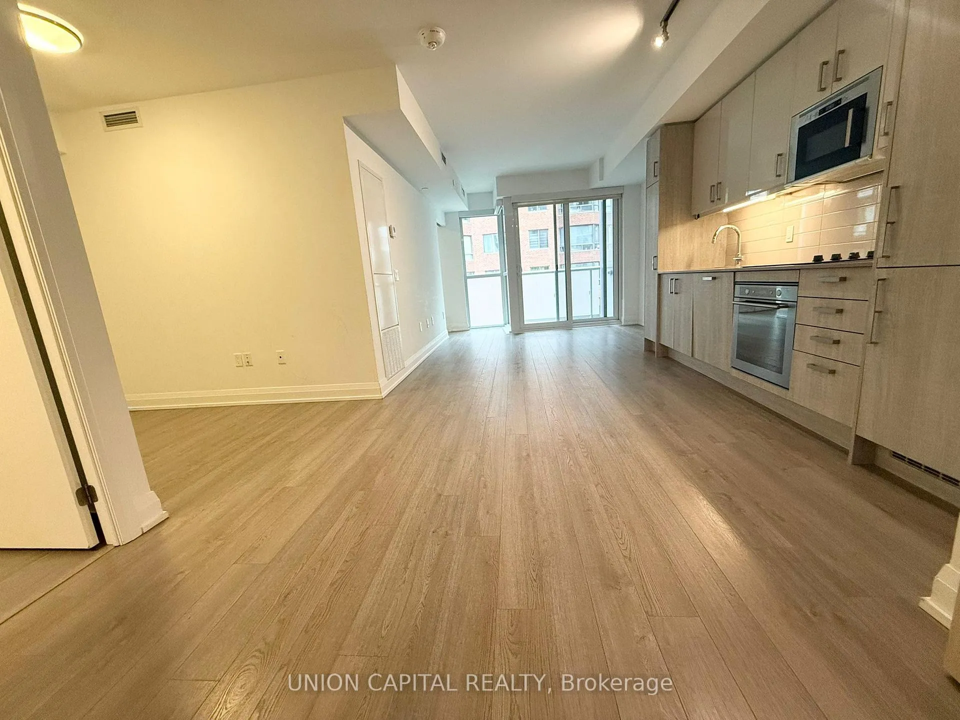 Photo 4 of Unit 810, 77 Mutual Street, Toronto, Church-Yonge Corridor — HOMEH