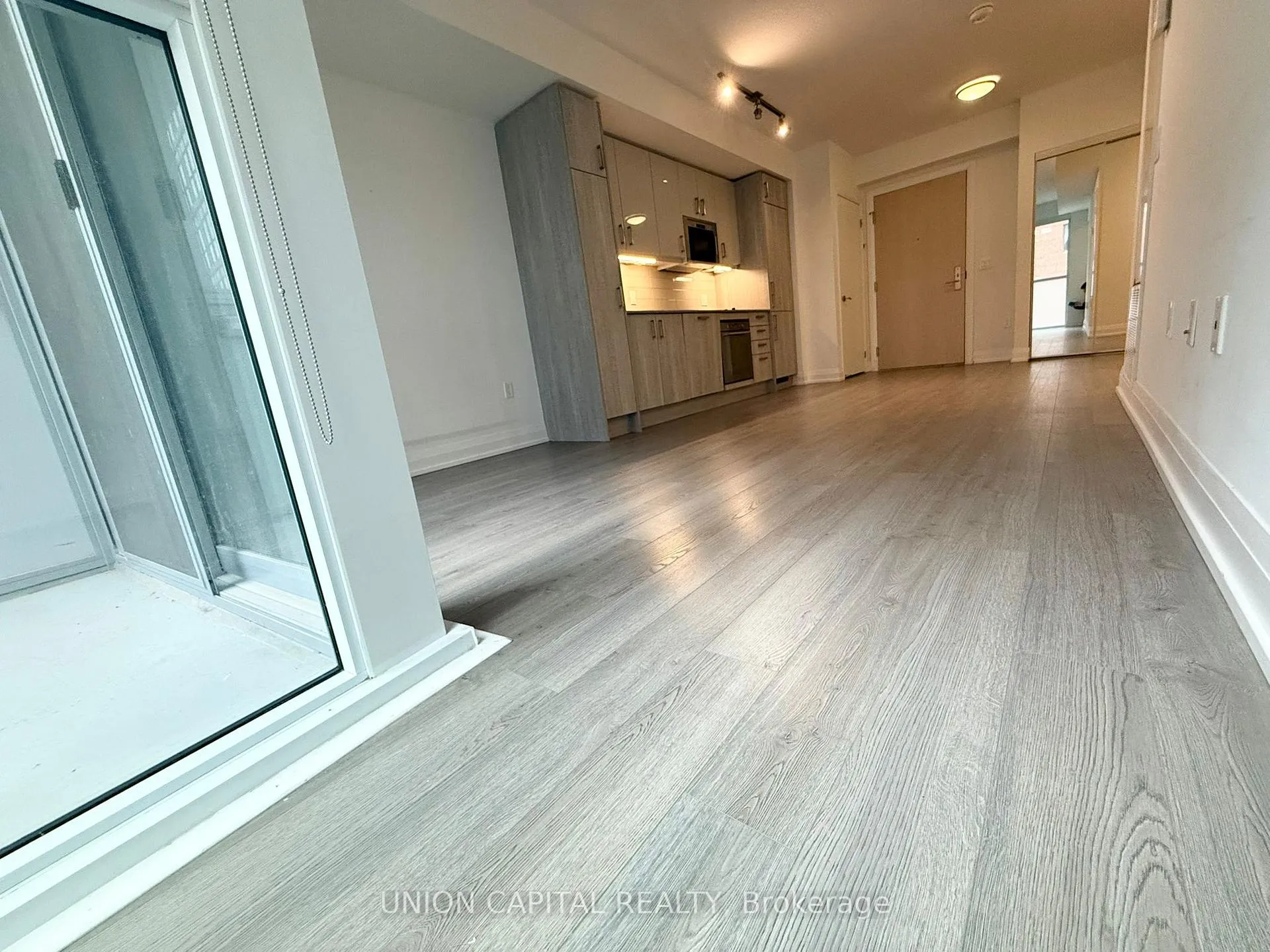 Photo 7 of Unit 810, 77 Mutual Street, Toronto, Church-Yonge Corridor — HOMEH