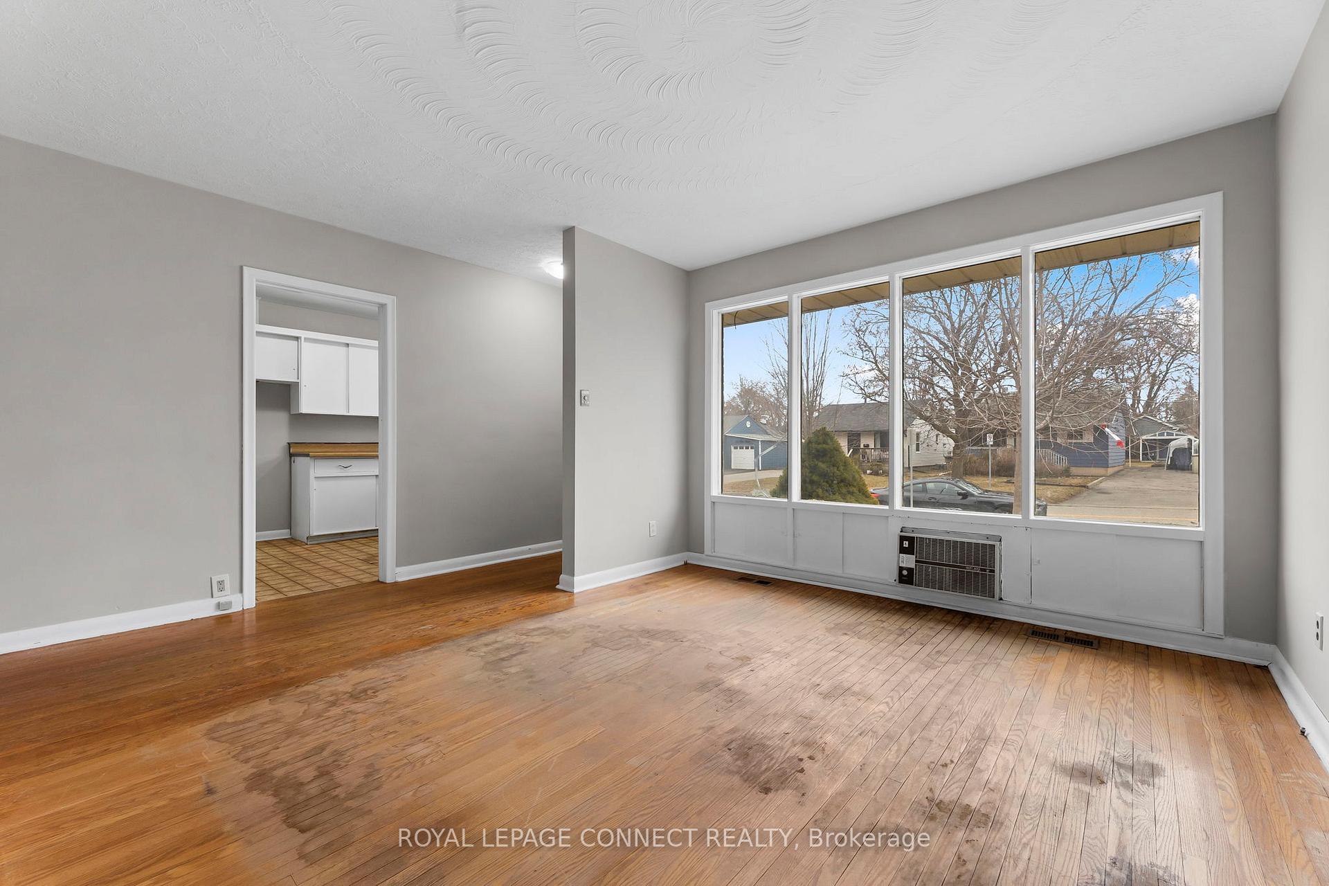 Photo 10 of 32 Elm Street, Ajax, Central — HOMEH