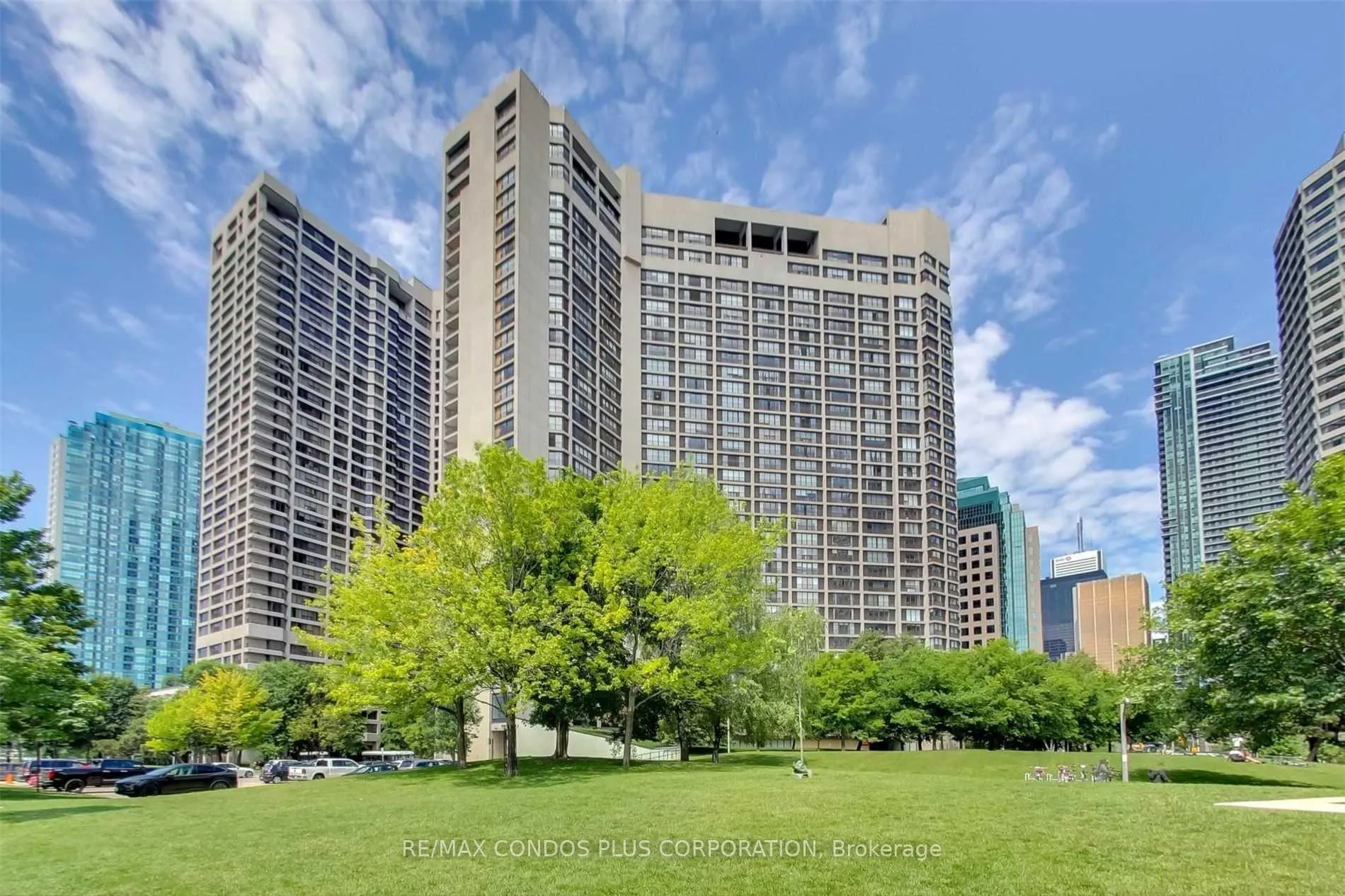 Front of Unit 1215, 33 Harbour Square