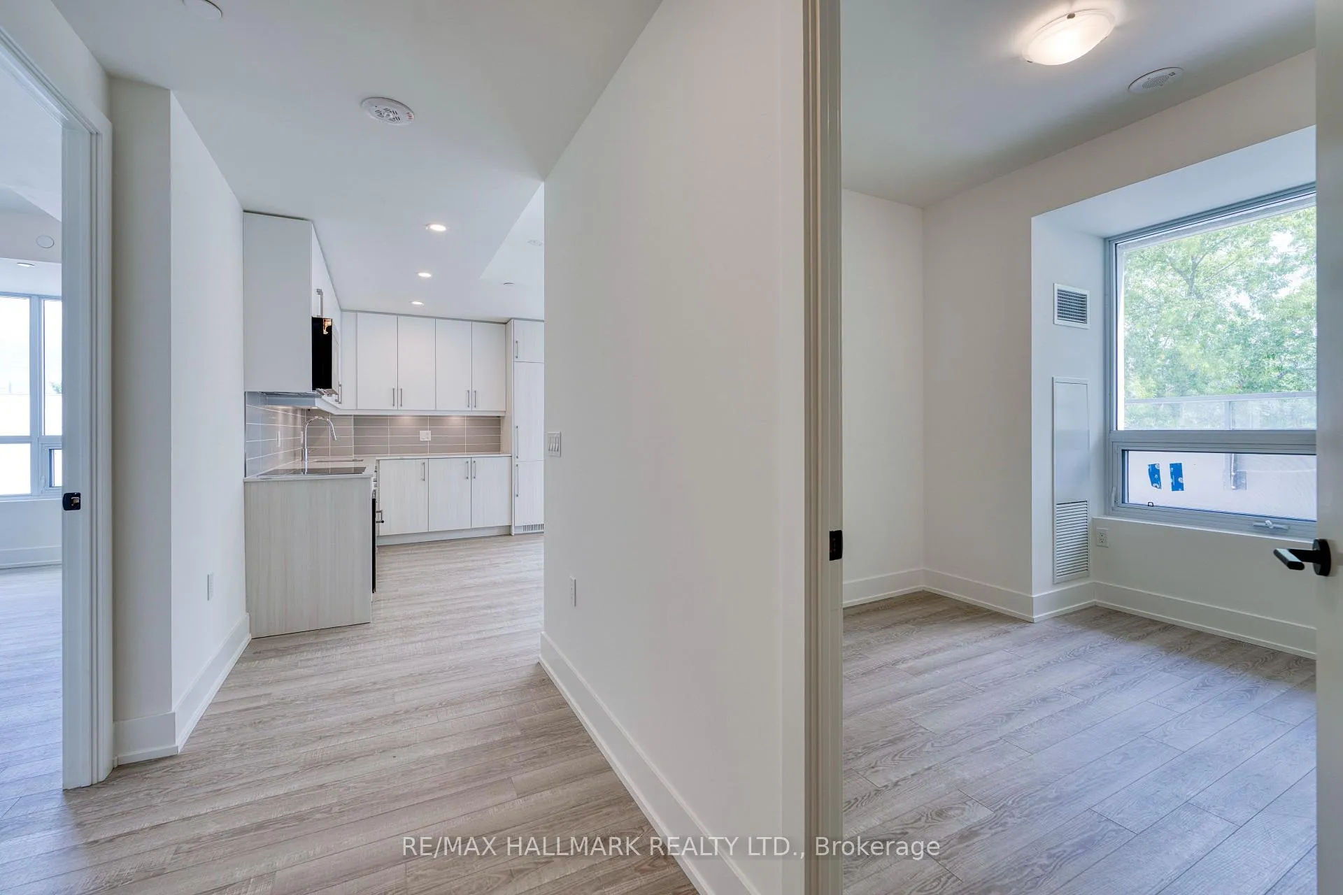 Photo 5 of Unit 247, 2075 King Road, King, King City — HOMEH